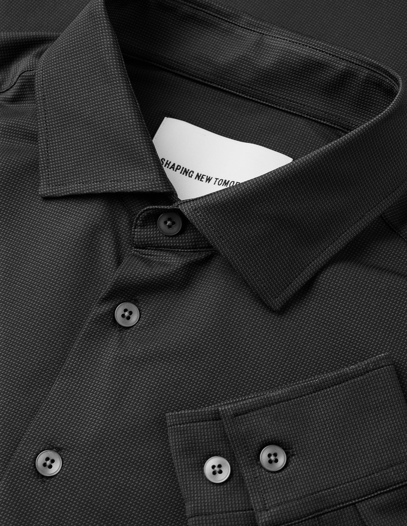 Men's Black Slim Fit Travel Shirt - Breathable & Wrinkle-Free for Business Trips & Casual Outings