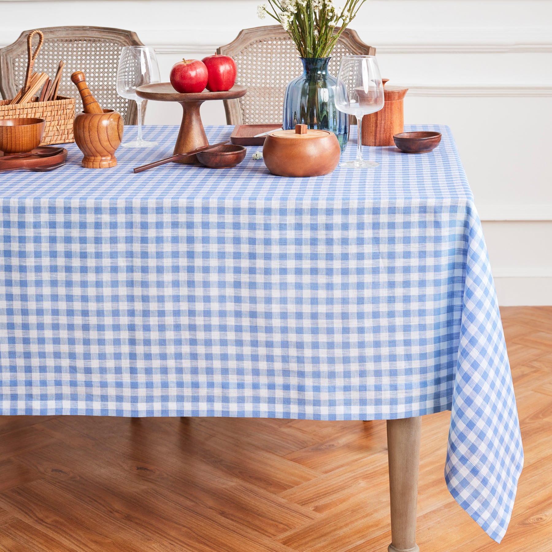 Stylish Red and White Checkered Gingham Tablecloth - Perfect for Picnics, BBQs, and Outdoor Dining