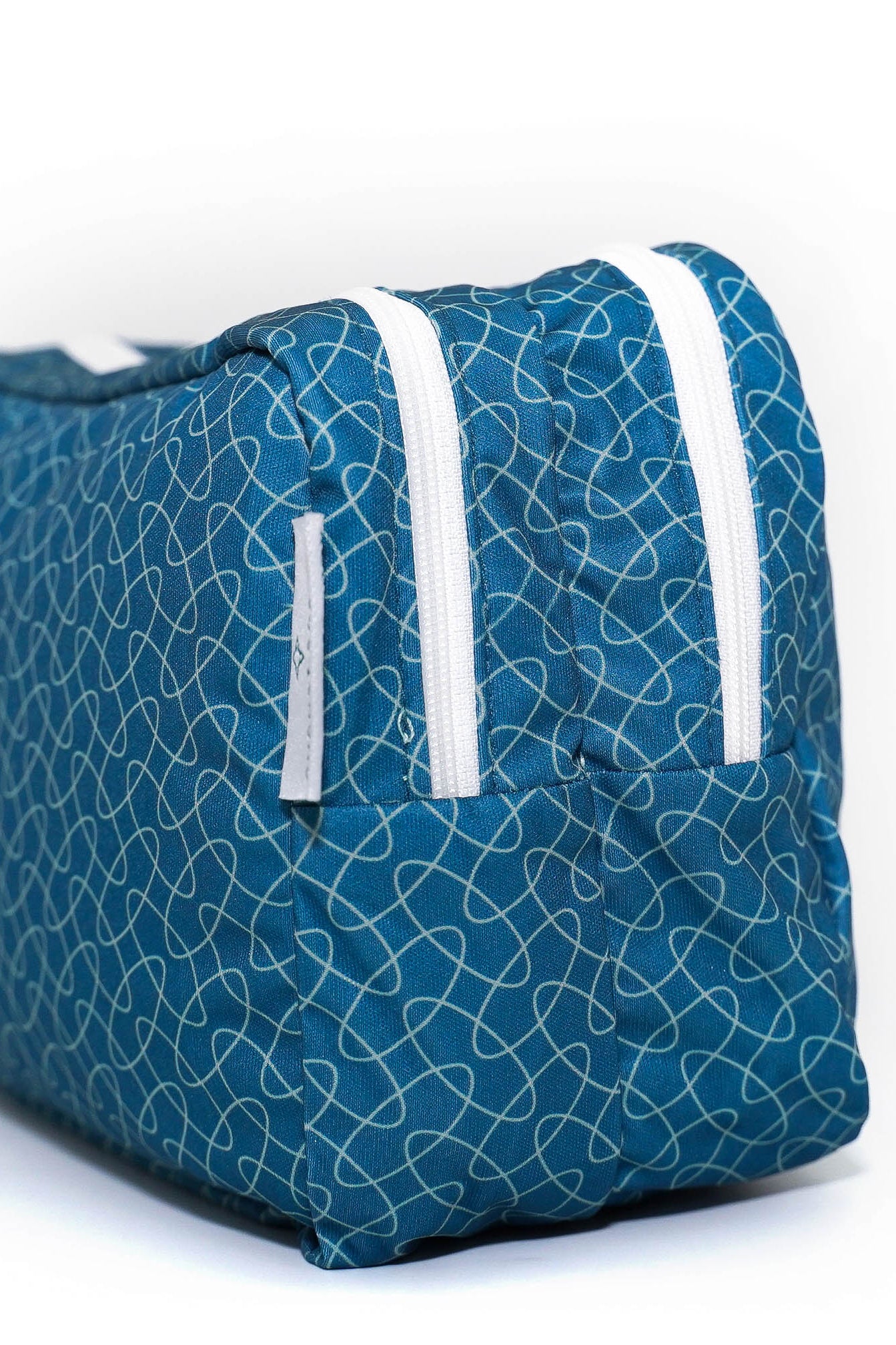 Stylish Waterproof Oval Cosmetic Bag for Travel & Makeup Storage - Perfect for Toiletries, Brushes, and Beauty Essentials
