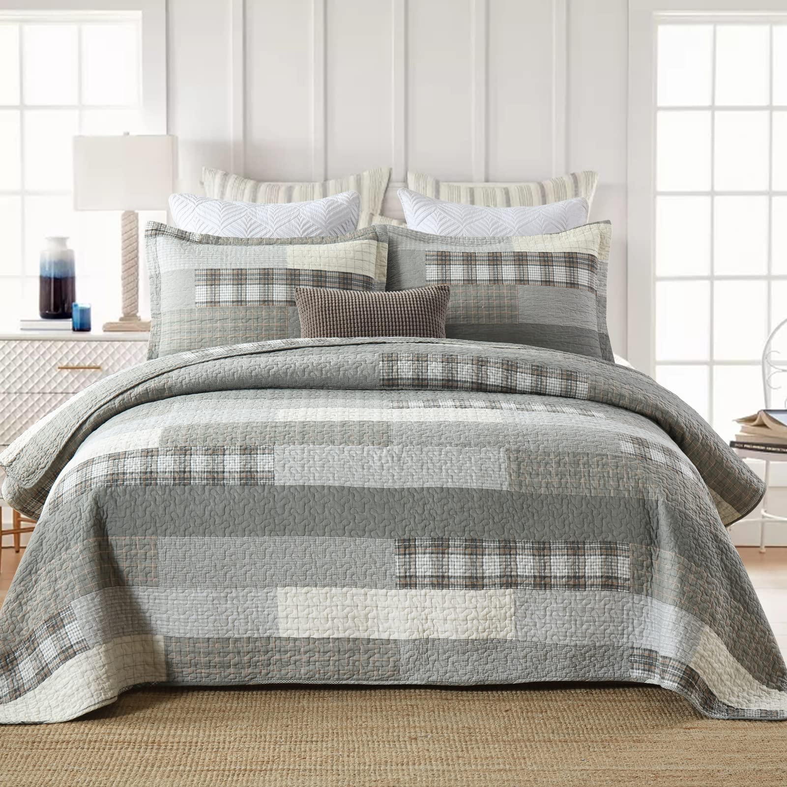 **Finlonte King Size Quilt Set - 3-Piece Lightweight Reversible Cotton Bedspread, Grey Patchwork Plaid Design for All Seasons | Perfect for Master Bedroom, Guest Room & Cozy Home Decor**