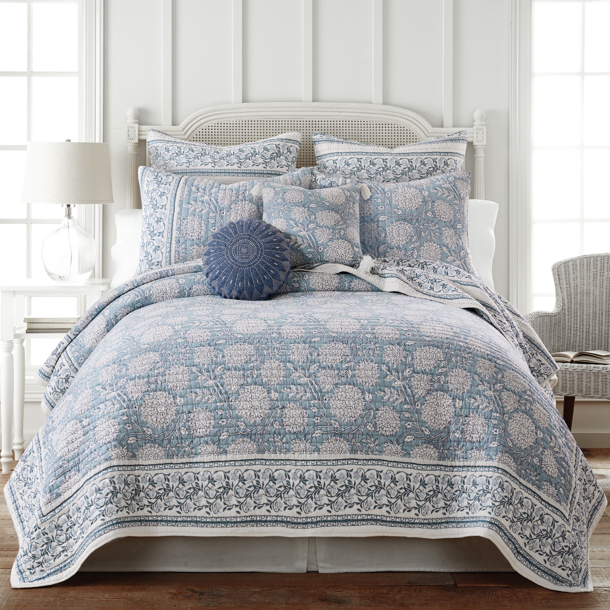 Adare Blue Quilt Set Queen Size - Soft Luxury Bedding Set with Matching Pillowcases - Perfect for Master Bedroom, Guest Room & Cozy Home Decor