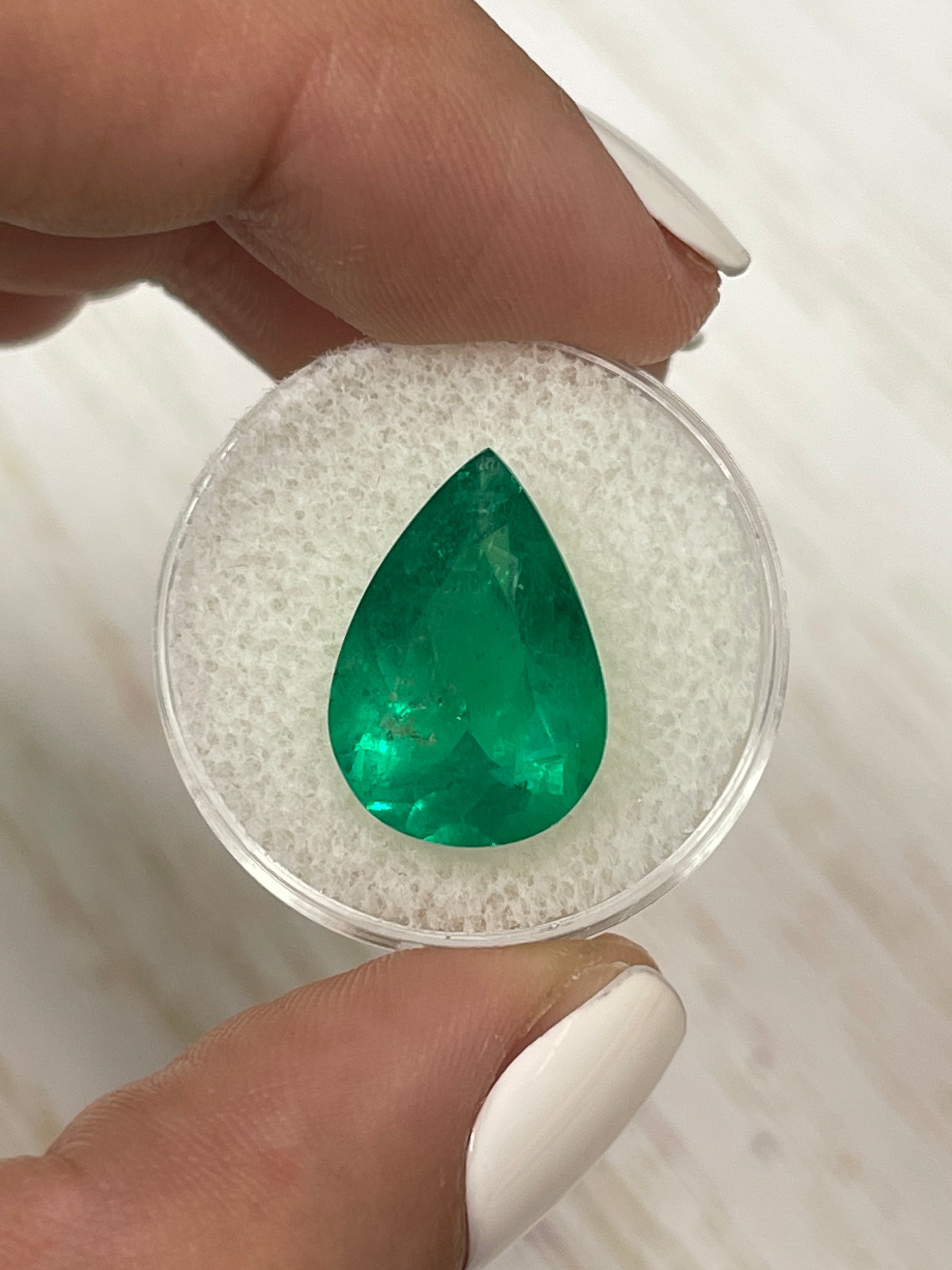 9.40 Carat 17.5x12mm Huge Natural Colombian Emerald Pear Cut Loose Gemstone - Fine Quality for Jewelry Making, Engagement Rings & Luxury Gifts
