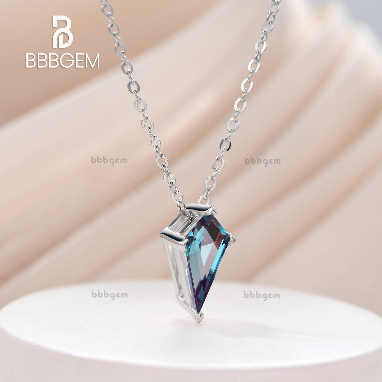 3 Carat Alexandrite Solitaire Pendant Necklace - June Birthstone & Anniversary Gift in Sterling Silver/White Gold - Elegant Kite-Shaped Jewelry for Women, Perfect for Weddings, Parties & Special Occasions