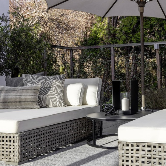 Artwood Romano Round Outdoor Coffee Table - Weather-Resistant Patio Furniture for Garden, Poolside & Backyard Relaxation