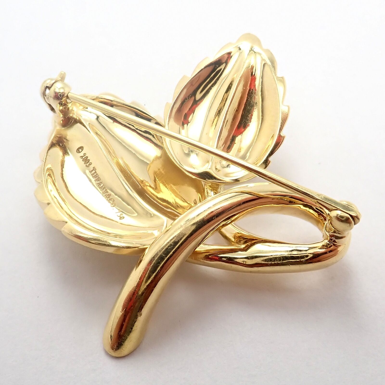 Tiffany & Co 18k Yellow Gold Diamond Leaf Pin Brooch 2003 - Elegant Jewelry for Women, Luxury Gift for Anniversary & Special Occasions, Perfect for Weddings & Formal Events