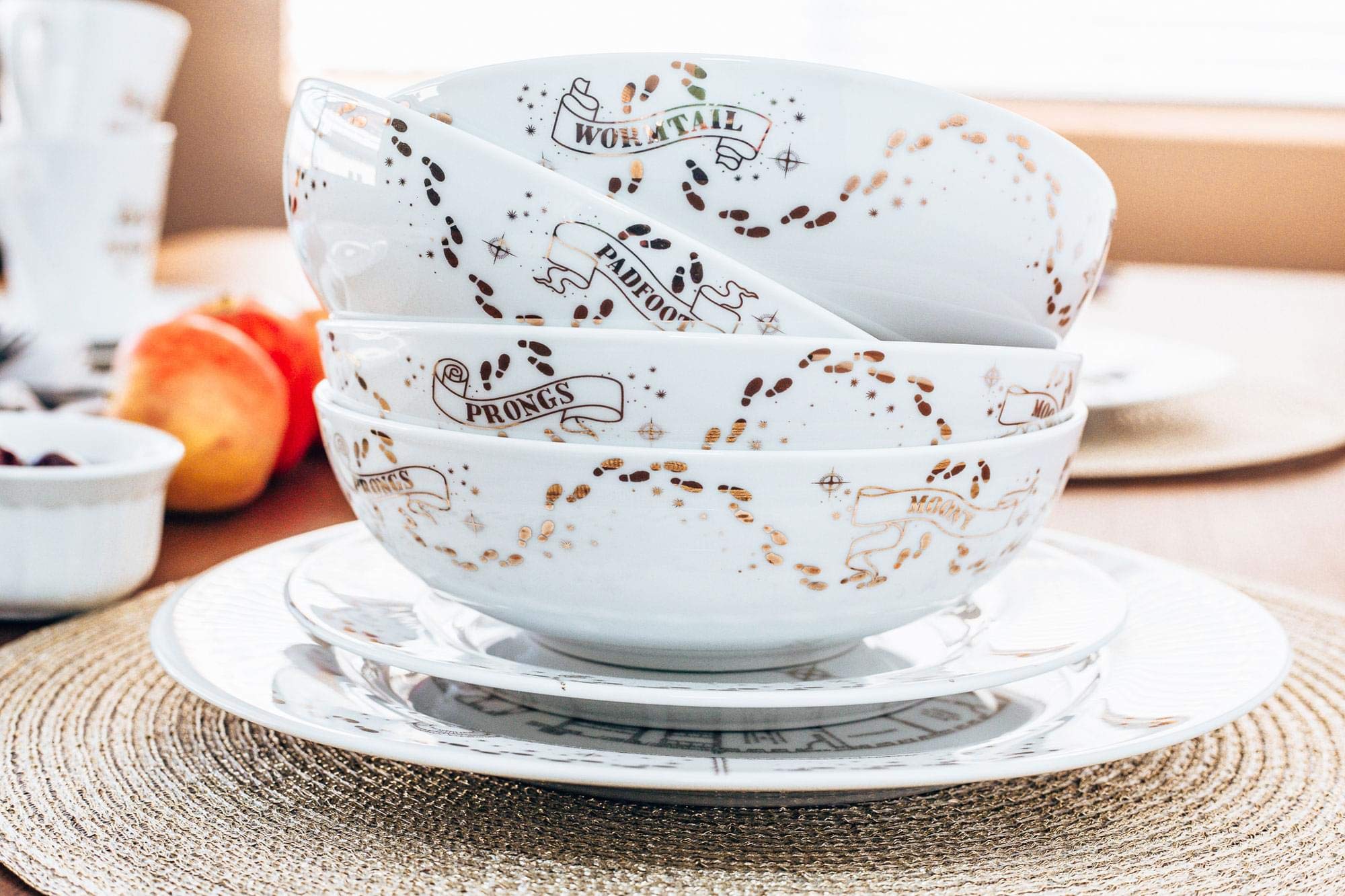 Harry Potter Marauders Map 16-Piece Ceramic Dinnerware Set | Hogwarts-Themed Dish Set for 4 People | Includes Dinner Plates, Salad Plates, Bowls & Mugs | Perfect for Themed Parties, Movie Nights & Potterhead Collectors