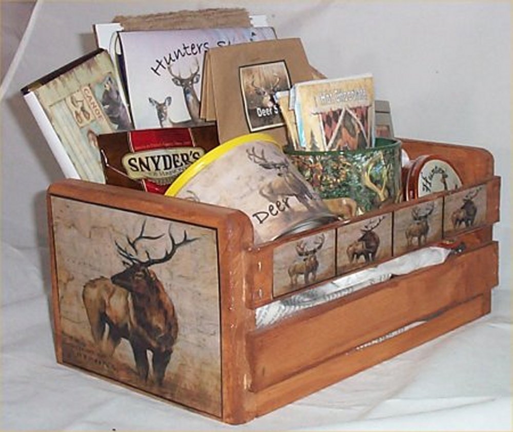 **Deer Lodge Hunters Gift Set for Men - Wooden Crate with Coffee Mug, Chocolate & Nuts - Perfect for Cabin Retreats, Hunting Trips & Outdoor Adventures**
