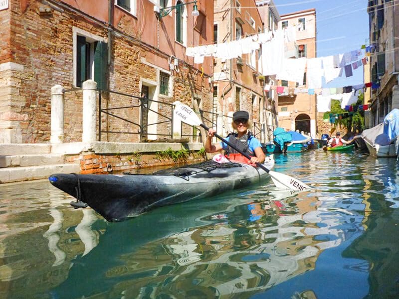 Smartbox - Hidden Venice: Romantic Kayak Tour for 2 Through Canals - Unique Gift Idea for Couples | Adventure Date & Anniversary Present