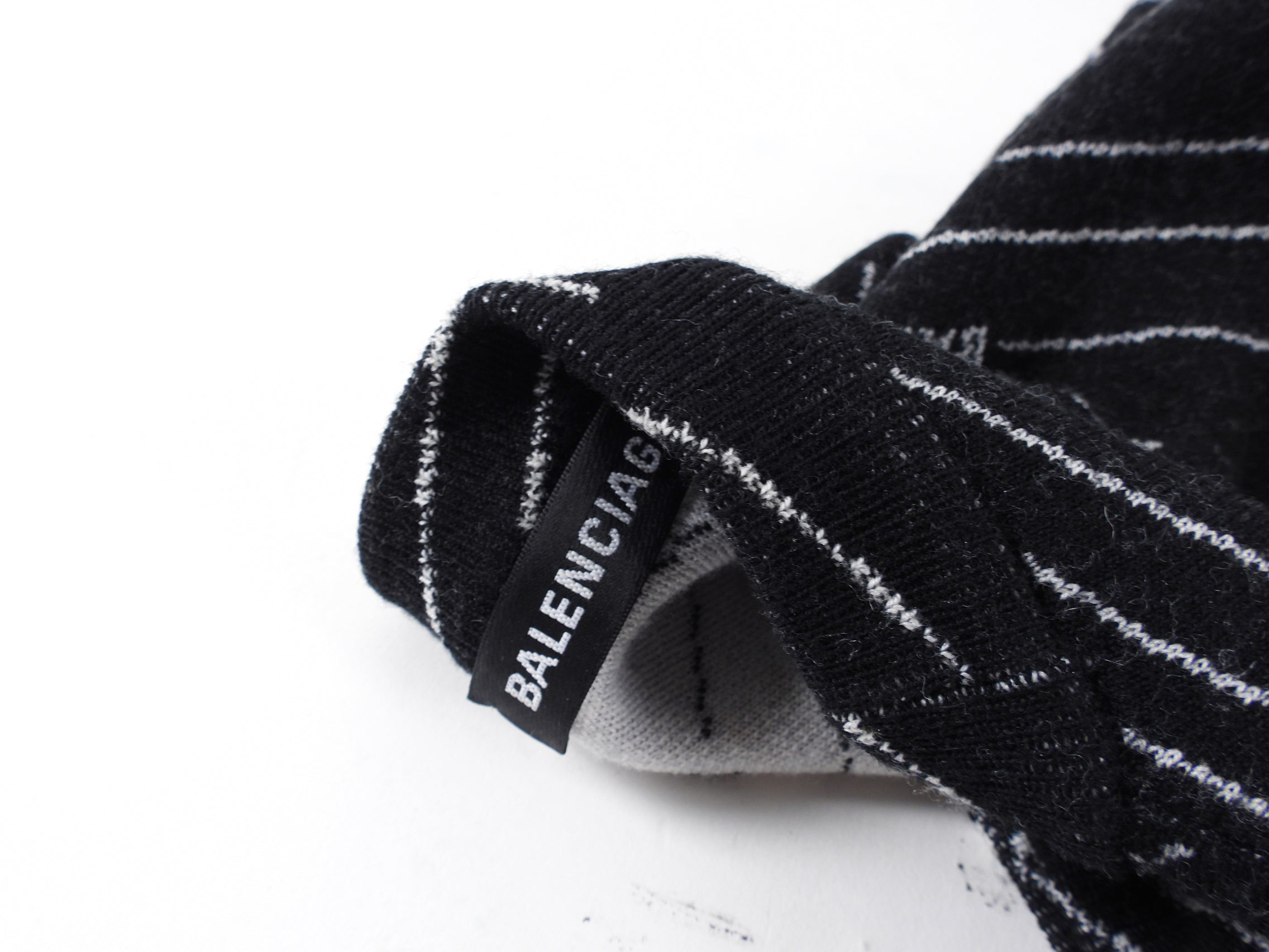Balenciaga Black Wool Logo Knit Sweater for Men & Women - Cozy Winter Pullover, Casual Luxury Sweater for Outfits, Parties & Daily Wear (Size S/M)