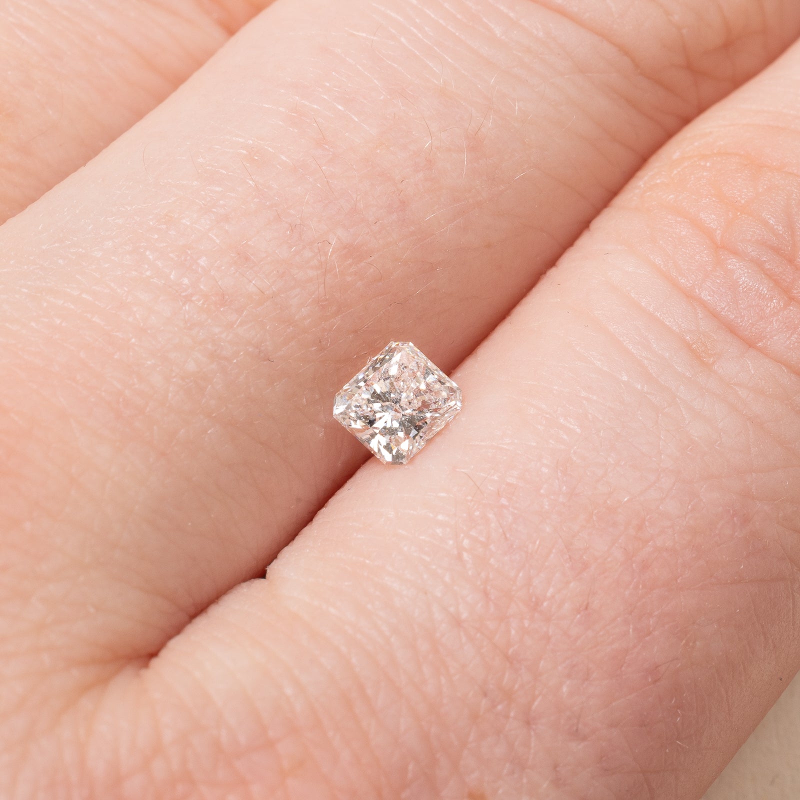 GIA Certified 0.50ct VS1 G Color Radiant Cut Loose Diamond for Engagement Rings & Fine Jewelry | Ideal for Bridal, Anniversary & Custom Jewelry Designs