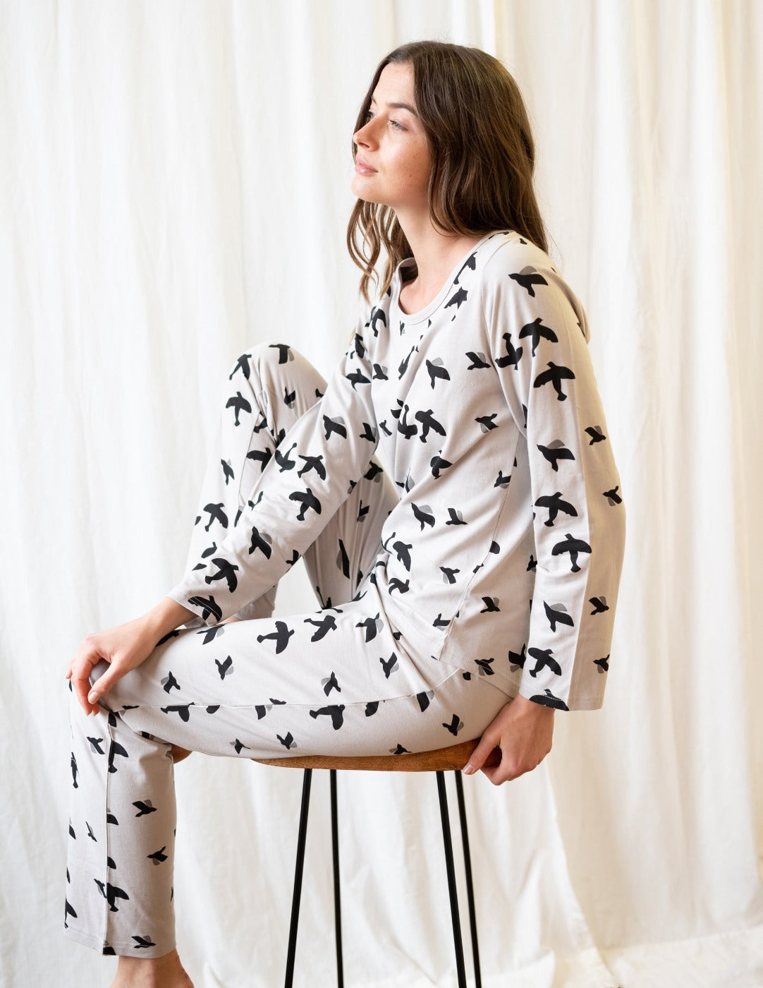 Women's Soft & Comfortable Loose Fit Grey Bird Print Pajama Set - Cozy Sleepwear for Relaxing at Home or Lounging