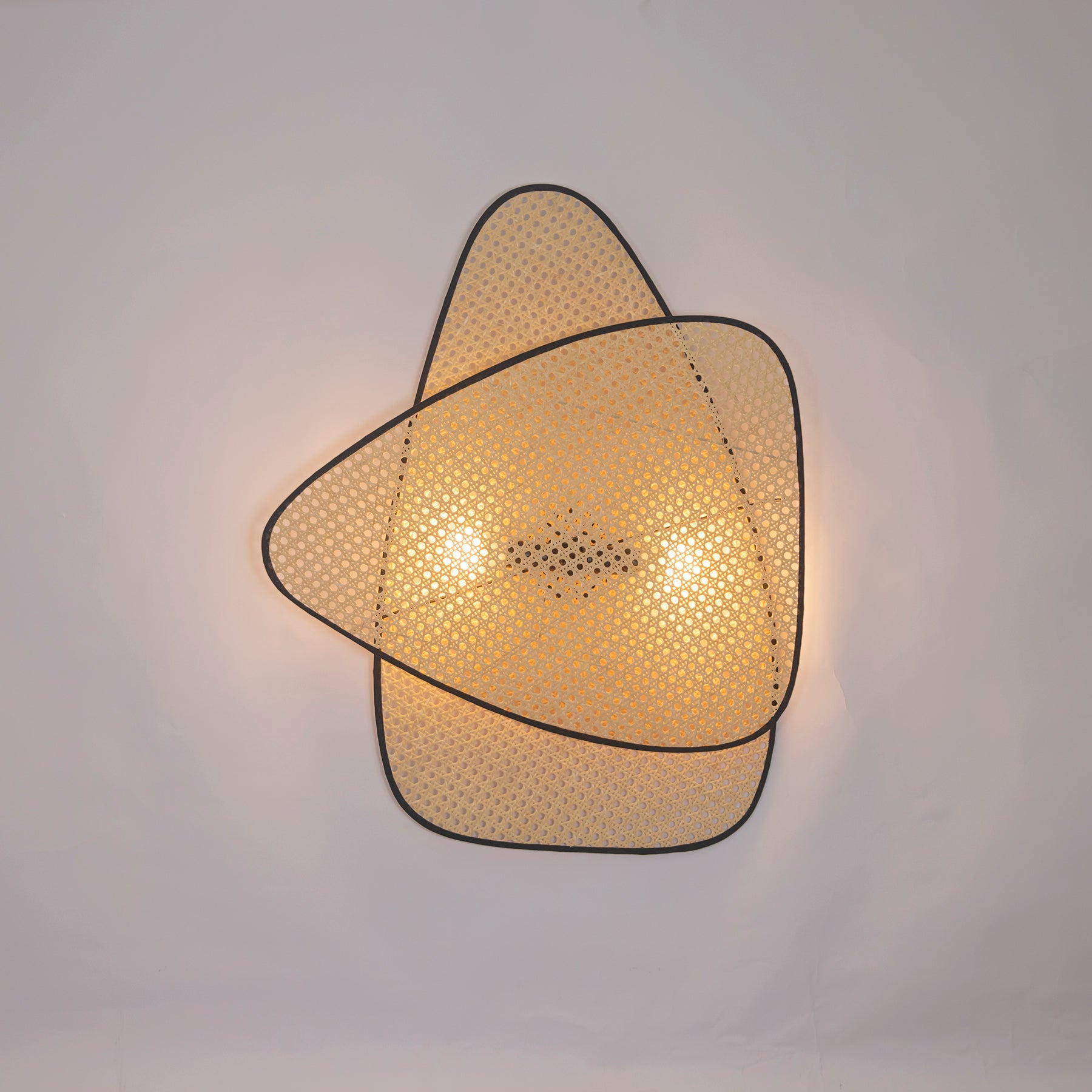 Elegant Woven Screen Cannage Sconce Wall Light - French Country Style Rattan Wall Lamp for Bedroom, Living Room & Patio Decor