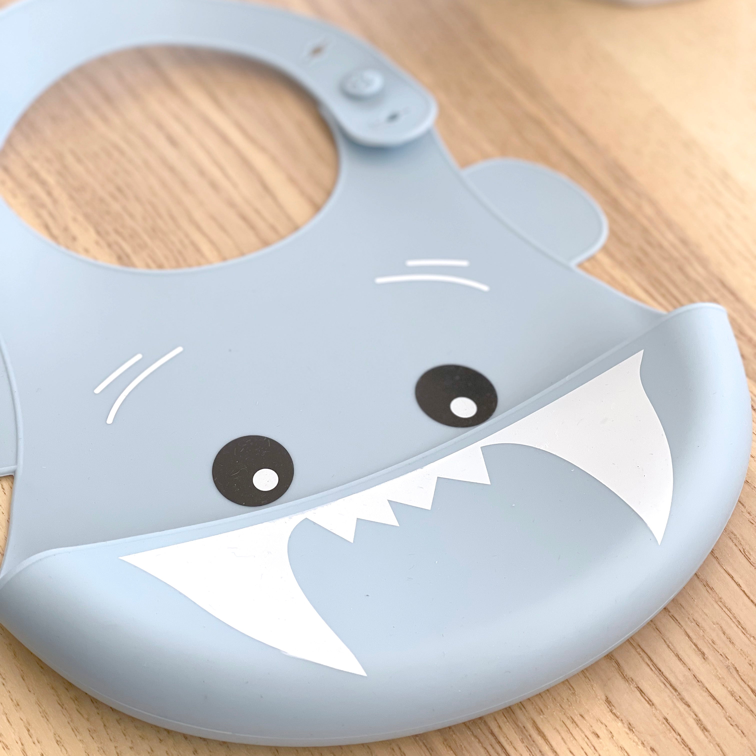 Shark Silicone Baby Bib - Cute Aussie Animals Design for Mess-Free Feeding - Perfect for Toddlers, Infants & Mealtime Fun
