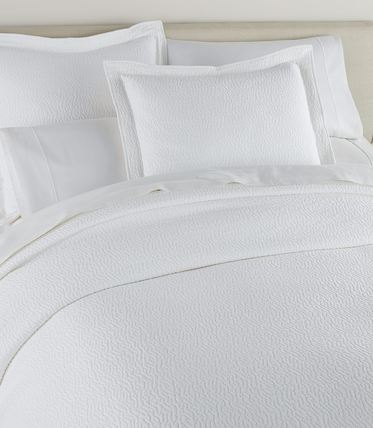 Luxury Mia Matelassé Sham - Premium Quilted Pillow Cover for Bedroom Decor - Elegant Home Textile for Master Bedroom, Guest Room & Hotel Styling