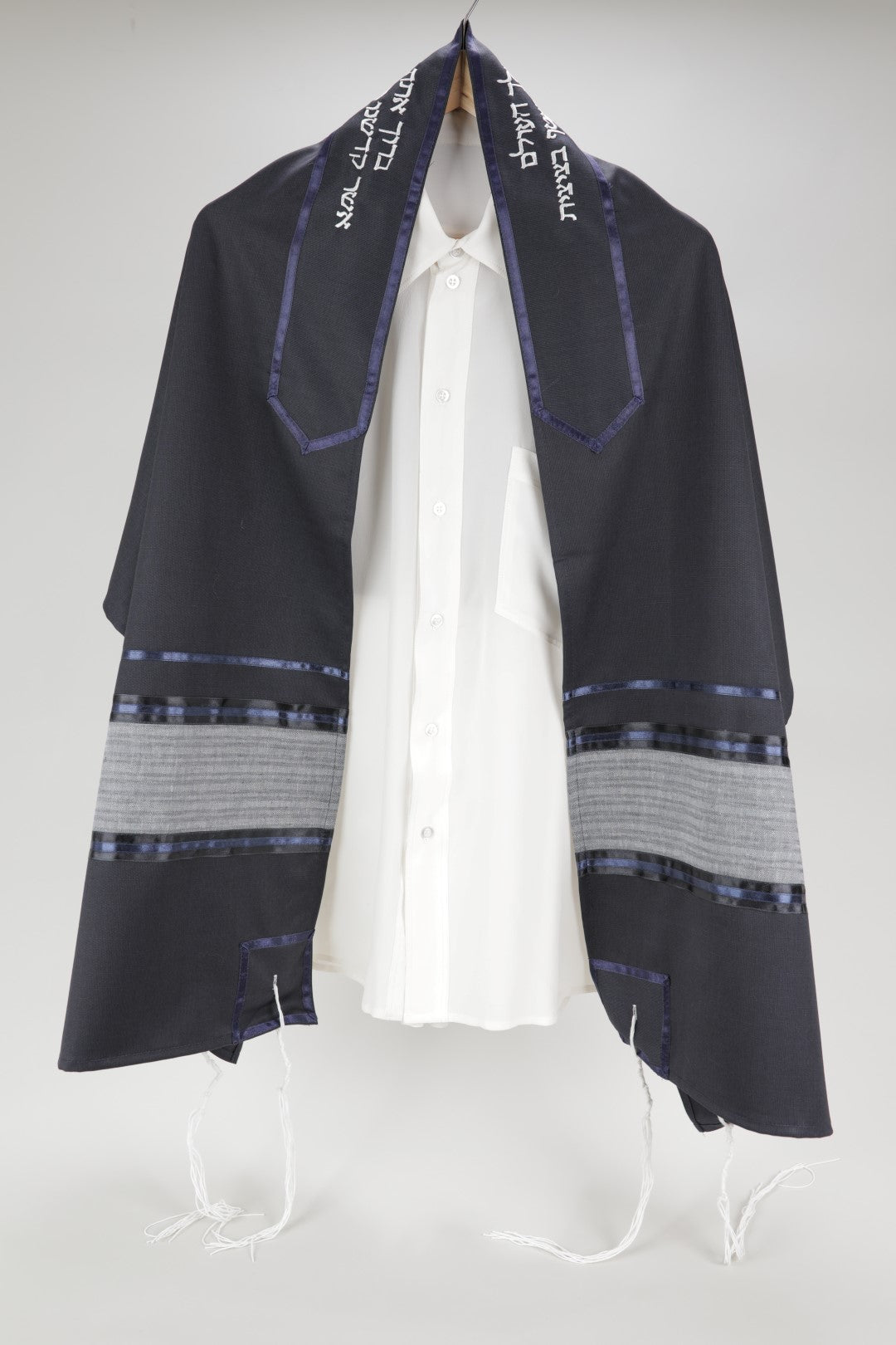Majestic Royal Blue Tallit Prayer Shawl - Premium Bar Mitzvah Tallit Set with Custom Embroidery - Perfect for Jewish Religious Ceremonies & Special Occasions