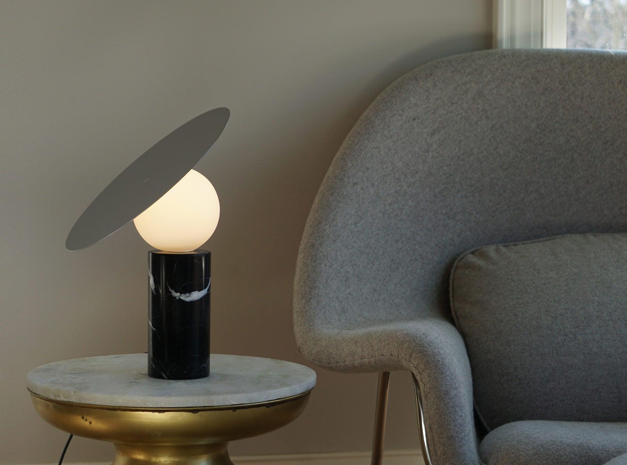 Modern Bola Disc Table Lamp - Minimalist LED Nightstand Light for Bedroom, Living Room & Office - Stylish Home Decor Lighting for Relaxation & Reading