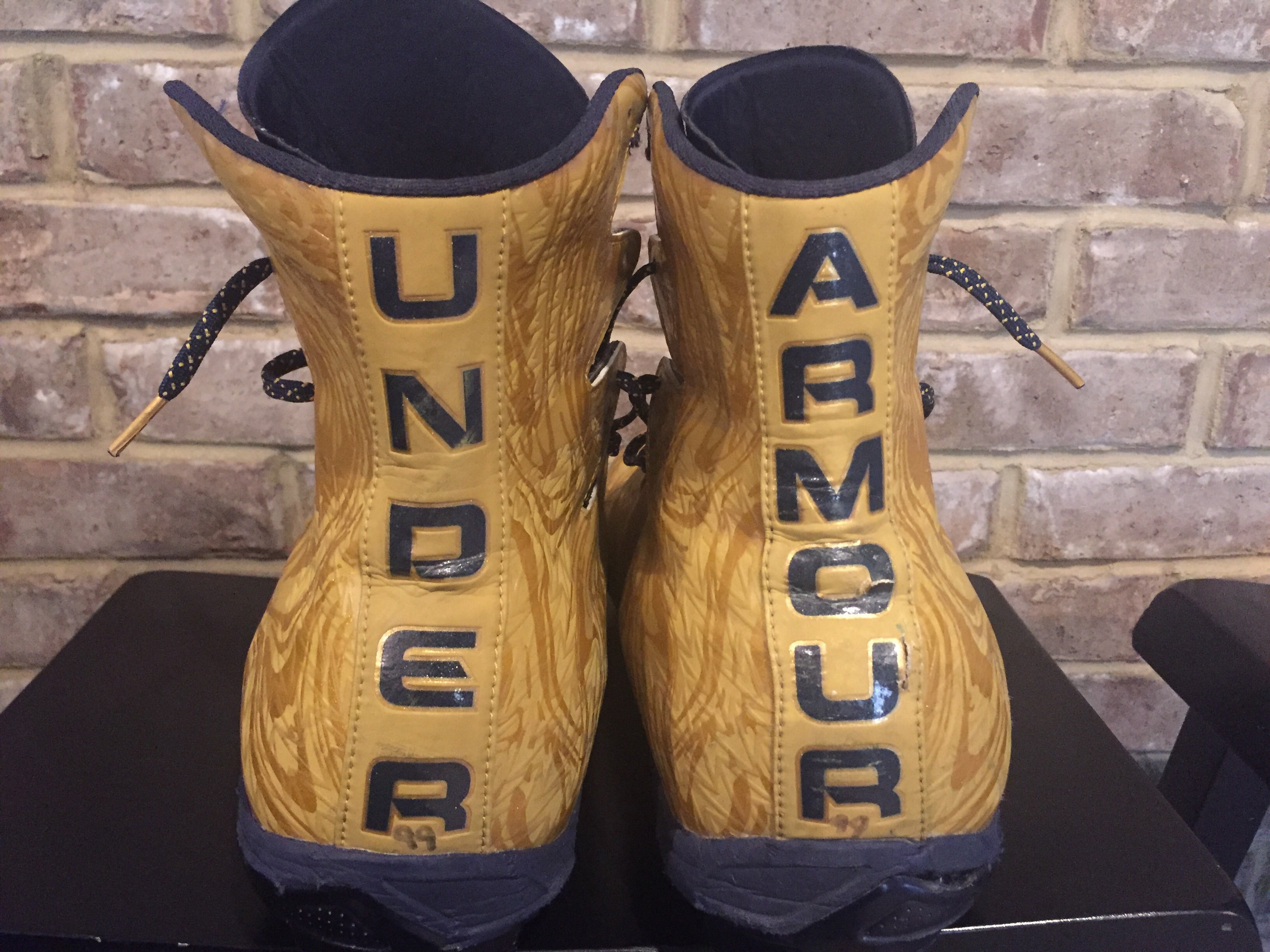 Authentic Jerry Tillery 2017 Notre Dame Game Used Under Armour Cleats #99 - Perfect for Football Collectors, Sports Memorabilia & Fan Display