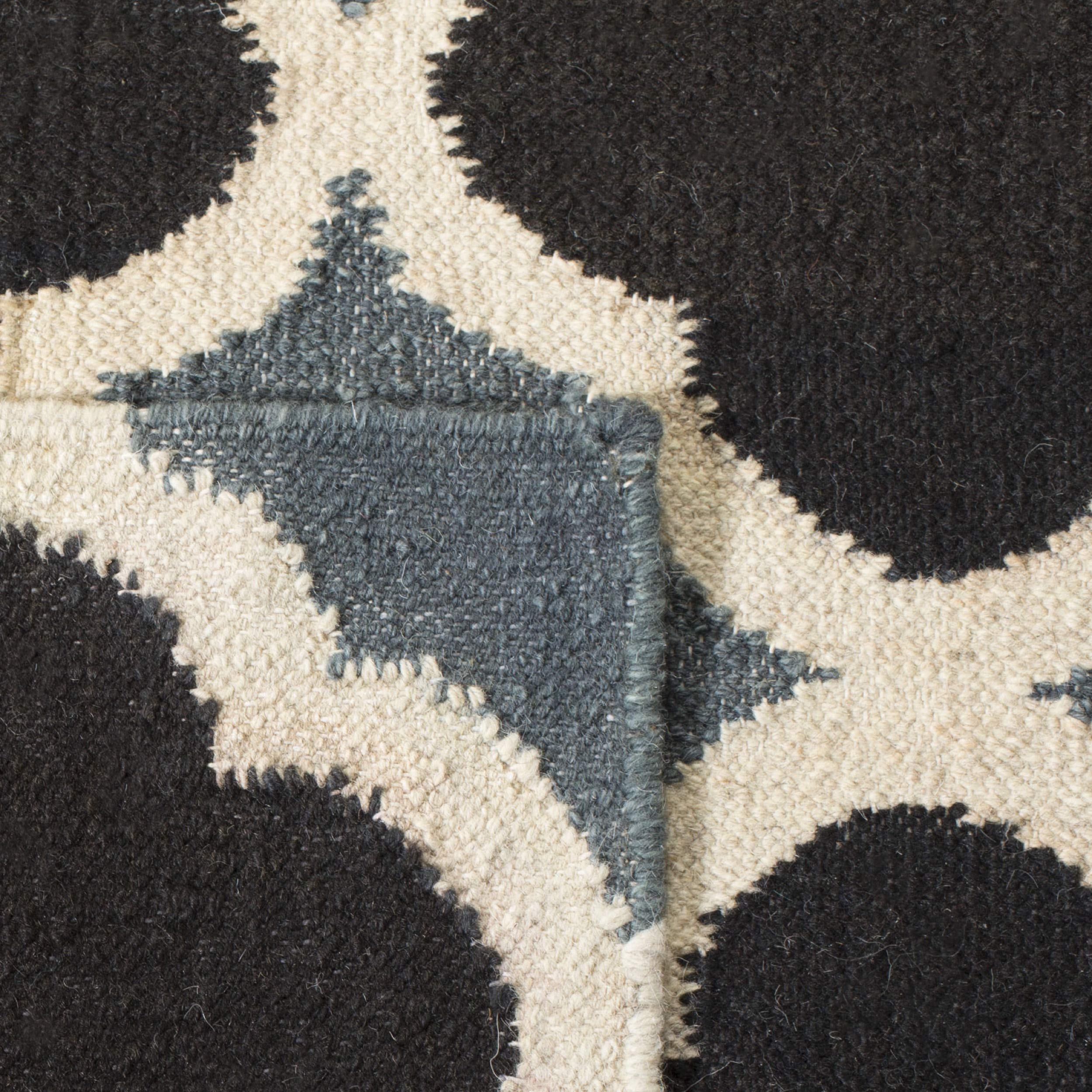 SAFAVIEH Dhurries Collection 6' Round Blue/Navy Wool Area Rug - Handmade Flatweave Premium Rug for Living Room, Bedroom & Home Decor | DHU106A