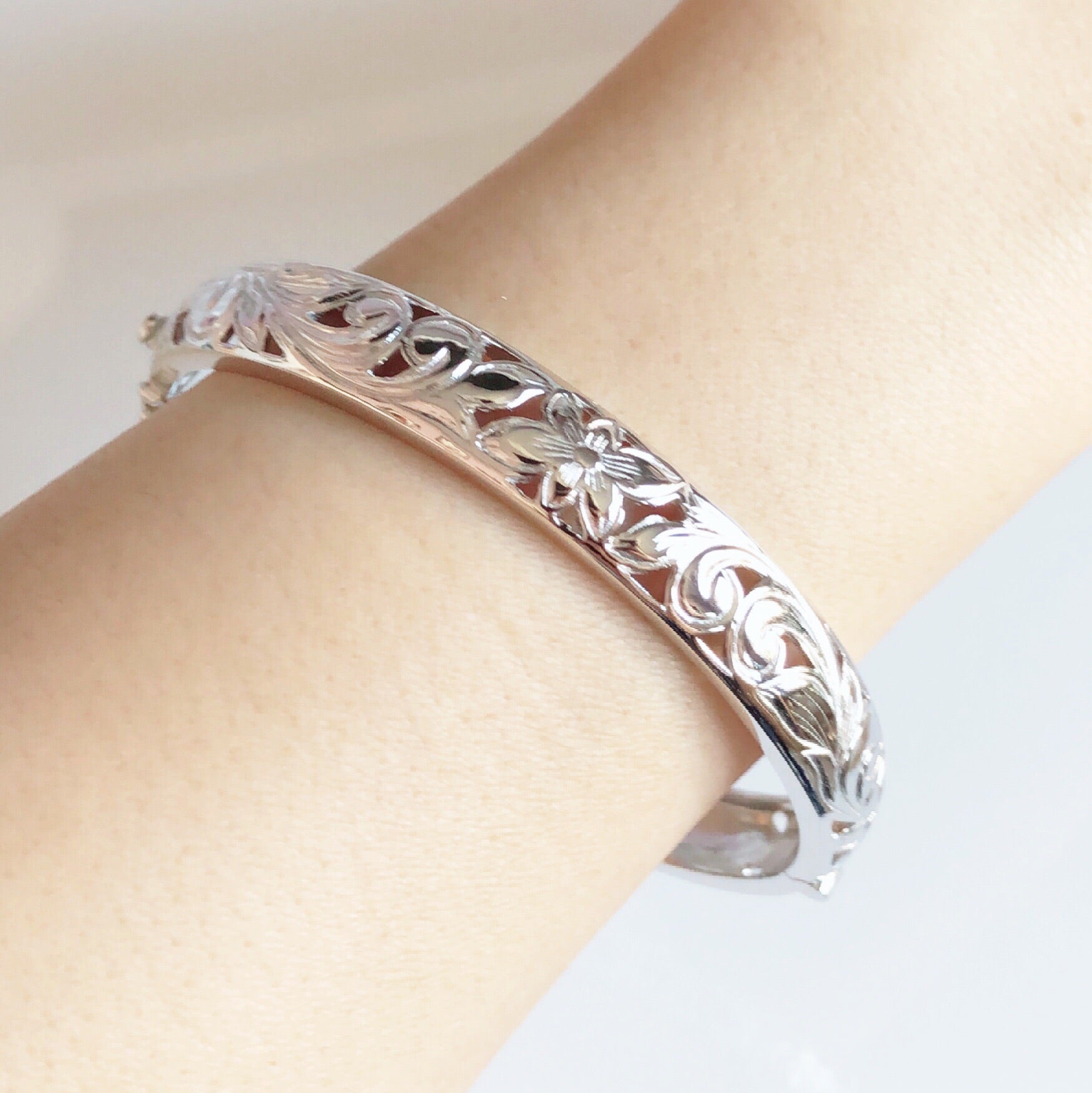 Hawaiian Scroll Bangle Bracelet (B401) - Handmade Tropical Jewelry for Women, Beach Vacation & Boho Style Accessories
