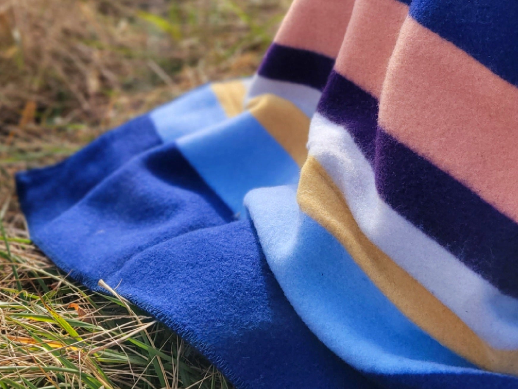 Premium Soft Wool Blanket for Winter - Cozy & Warm Pacific Nights Design - Perfect for Bed, Sofa, and Camping Use