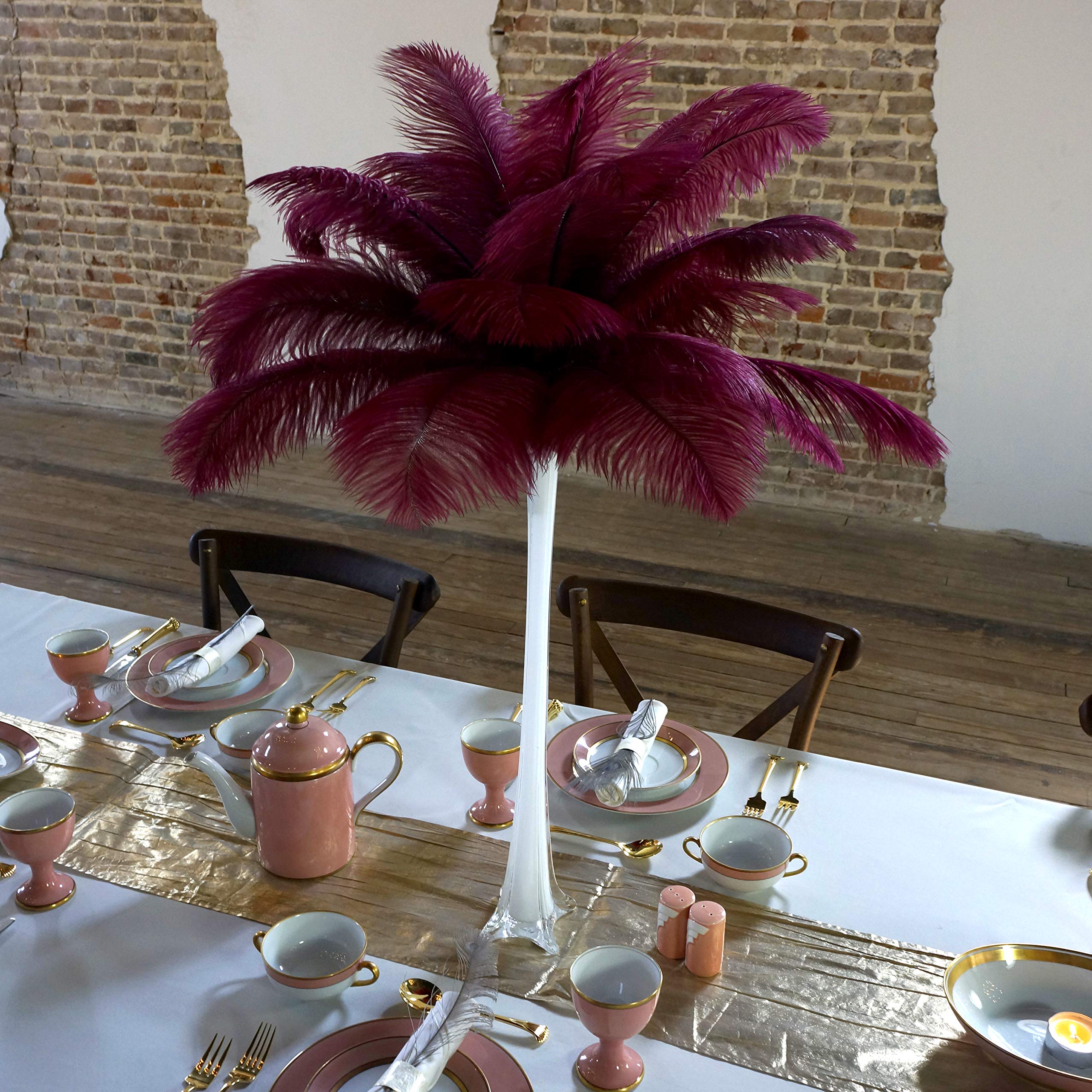 ZUCKER - Elegant Eiffel Tower Vase with Ostrich Feathers - Wedding Centerpiece Decor for Parties & Events - White Ceramic Vase & Burgundy Feather Set - Perfect for Romantic Dinners, Bridal Showers & Home Decor