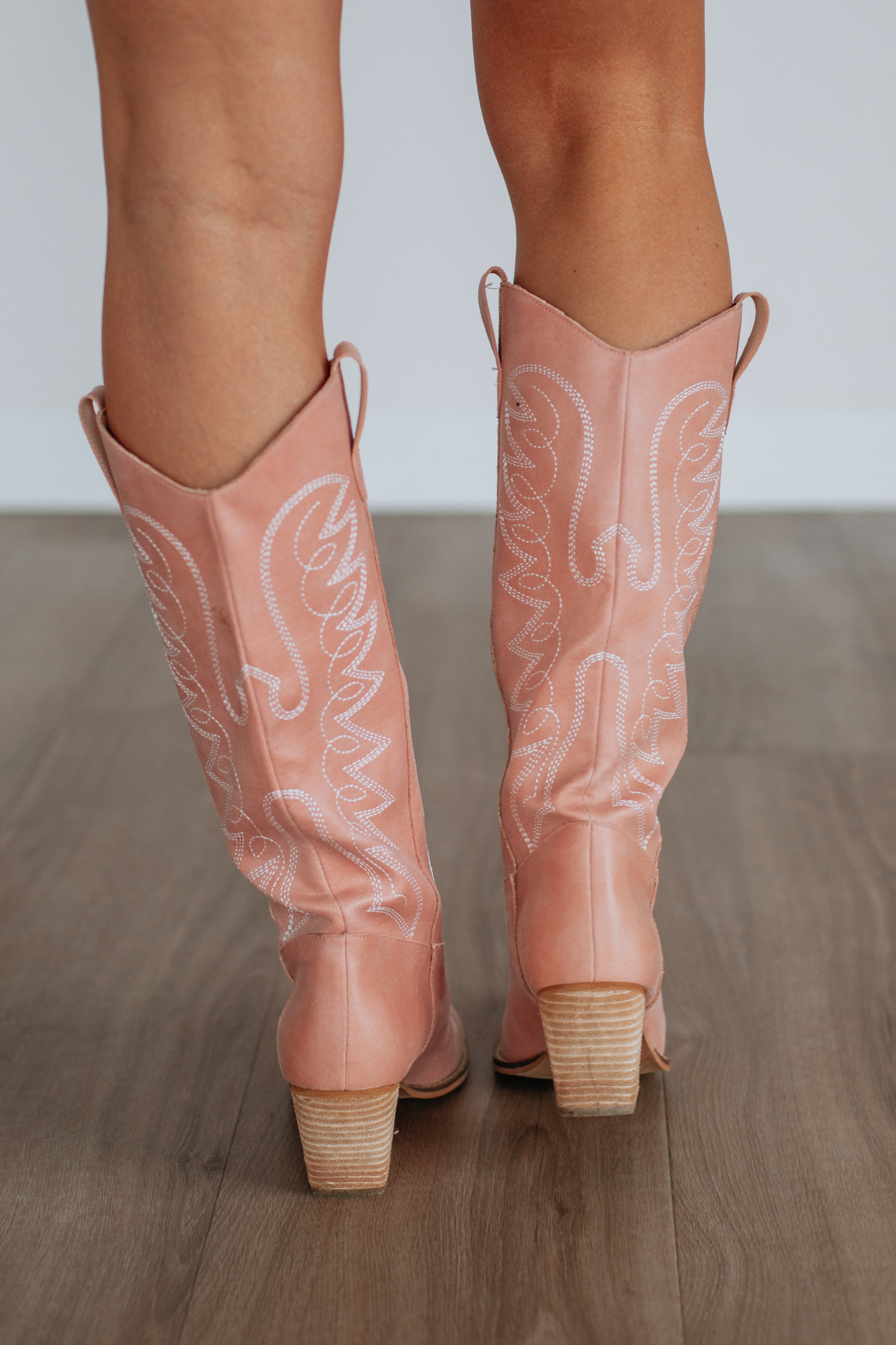 Best Cowgirl Boots for Women - Comfortable & Stylish Western Boots for Walking, Riding & Country Fashion