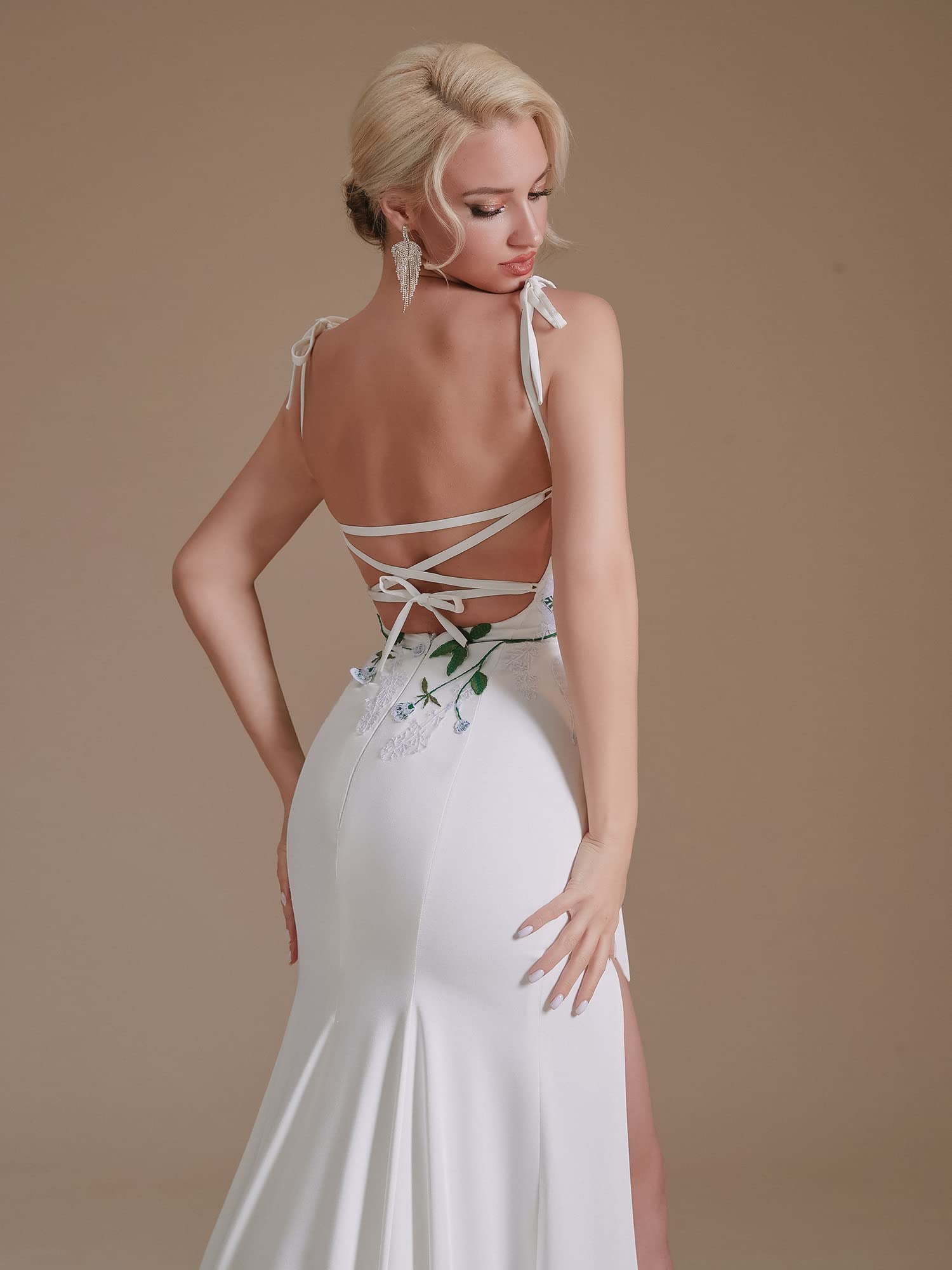 Elegant 2022 Lace Appliques Chiffon Wedding Dress with Long Sleeves - Perfect for Beach Brides & Romantic Ceremonies