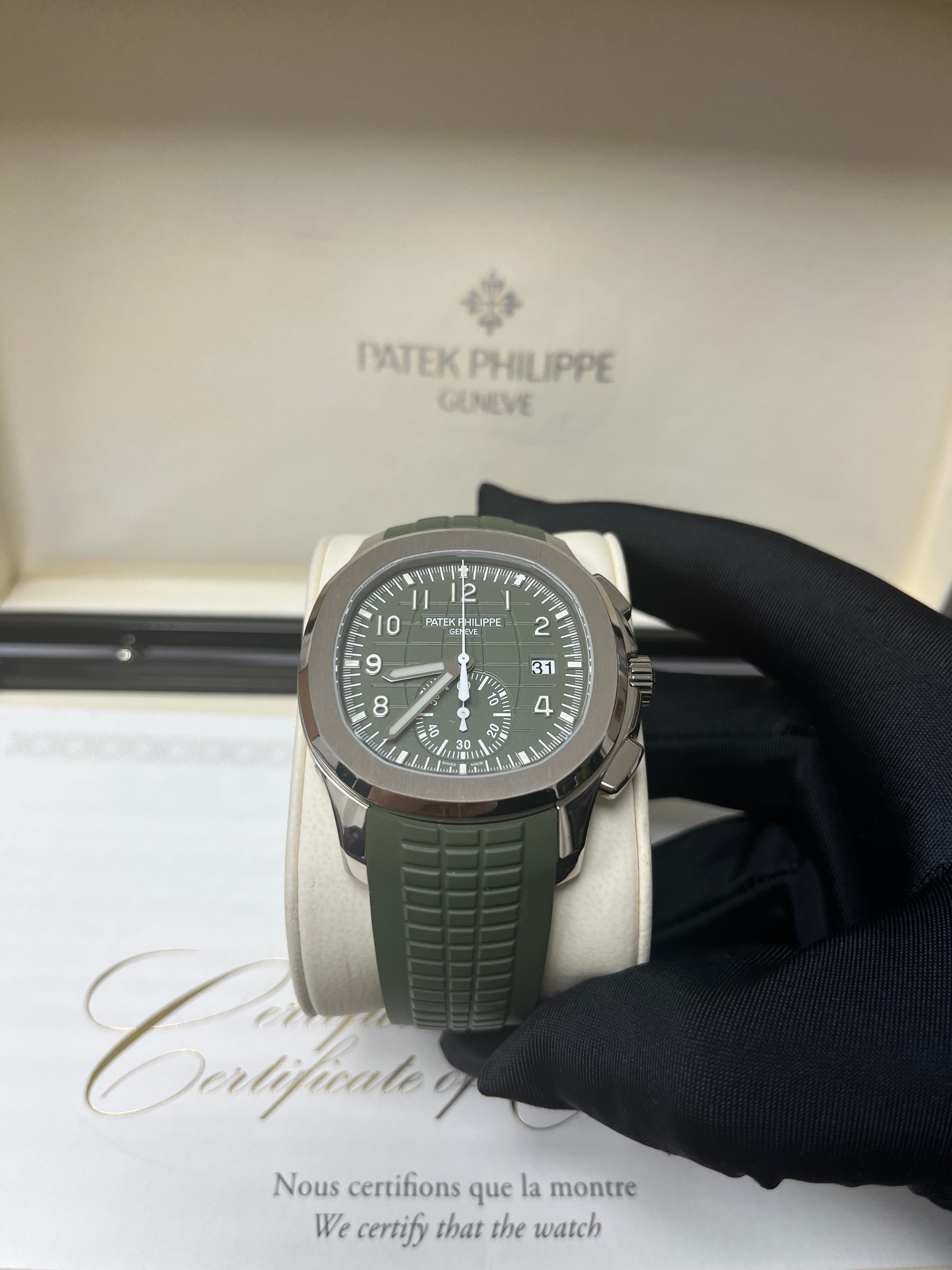 Patek Philippe Aquanaut 5968G-010 Self-Winding Men's Watch with Green Dial - Luxury Automatic Timepiece for Business & Formal Occasions