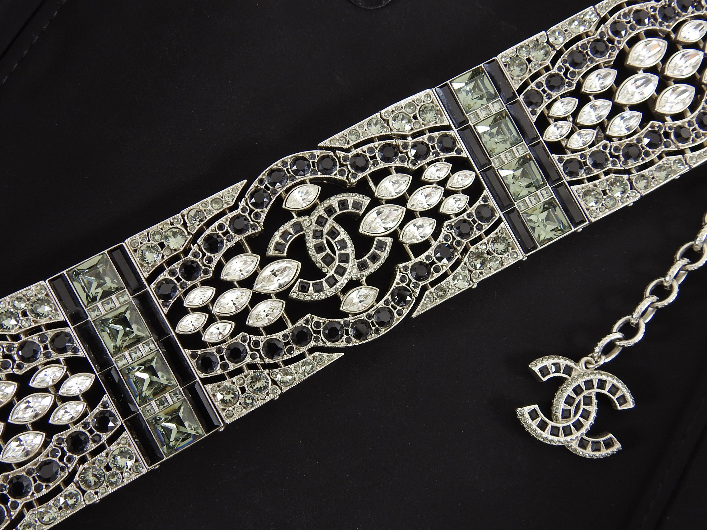 Chanel 15K Crystal CC Art Deco Style Runway Choker Necklace - Luxury Fashion Jewelry for Women, Perfect for Evening Gala, Red Carpet Events & Special Occasions