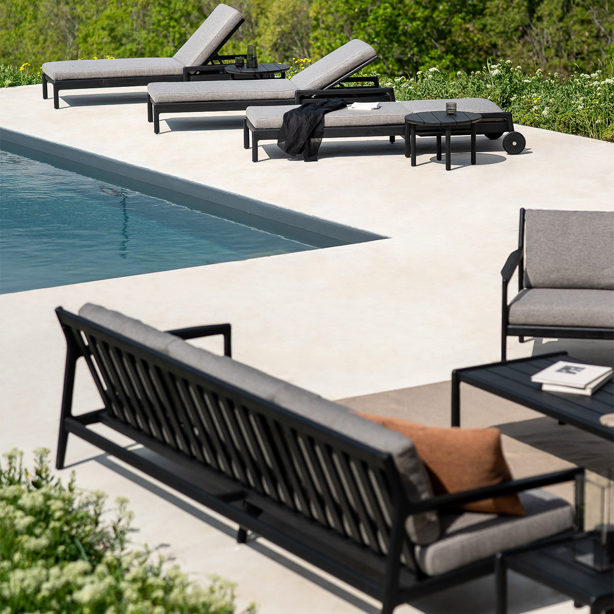Outdoor Fabric Lounge Chair - Teak Black & Mocha - 76cm Patio Furniture for Garden, Poolside, Deck or Balcony Relaxation