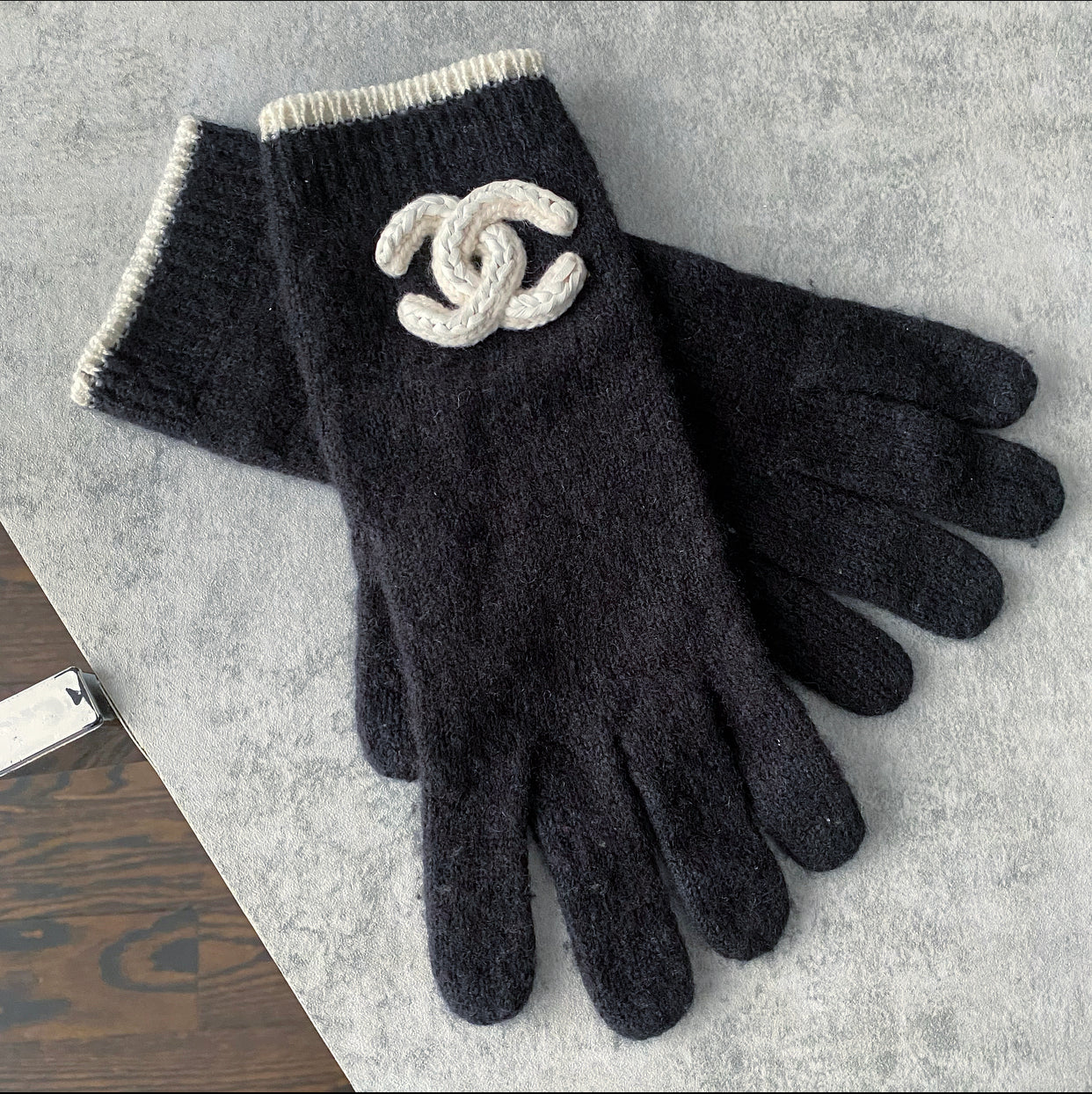 Chanel Black Cashmere CC Knit Gloves - Luxury Cashmere Winter Gloves for Women, Elegant CC Logo Design, Soft & Warm - Perfect for Winter Fashion, Holiday Gifts & Formal Occasions