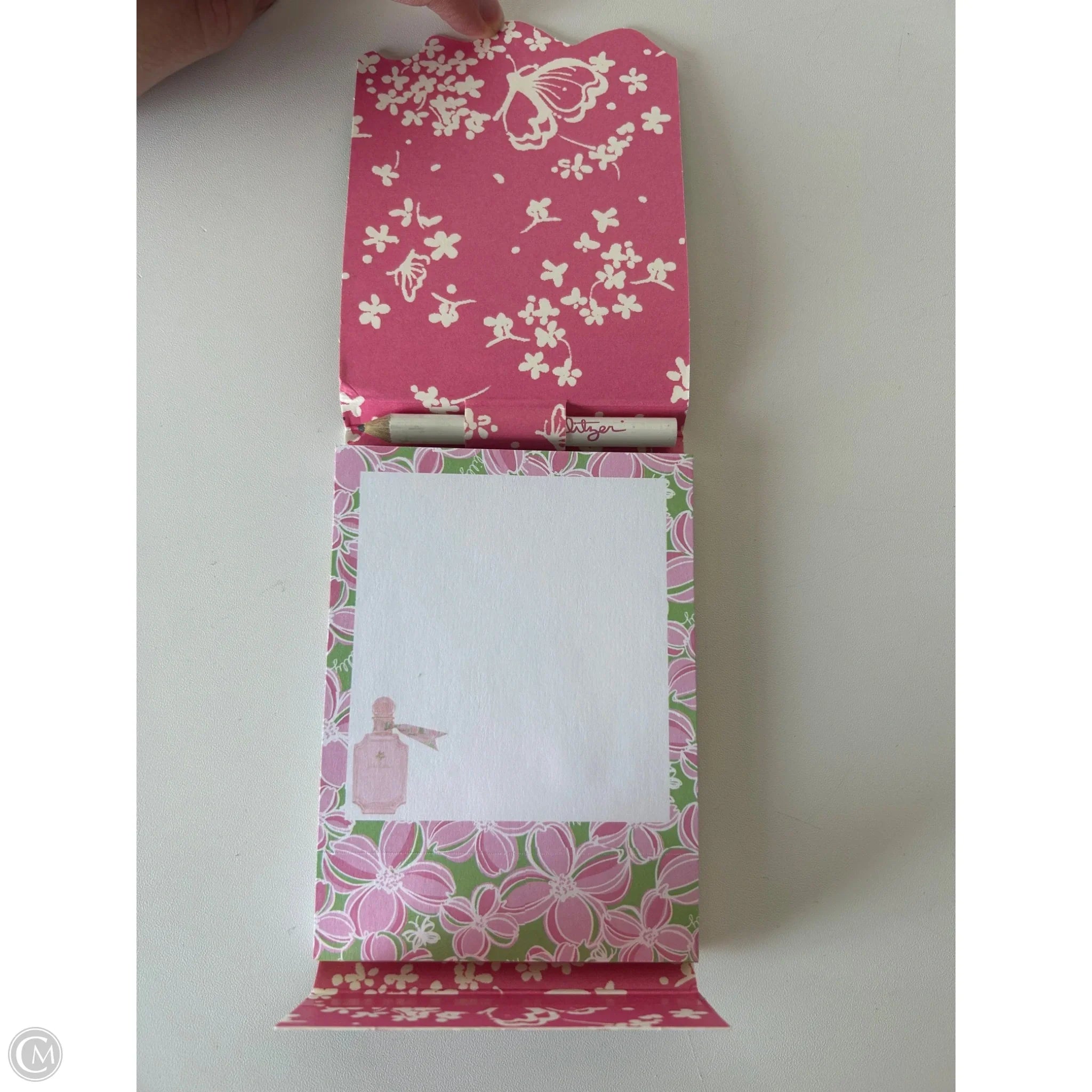 Lilly Pulitzer Designer Accessory - Small Size | Stylish & Trendy for Women's Fashion, Parties, and Everyday Wear