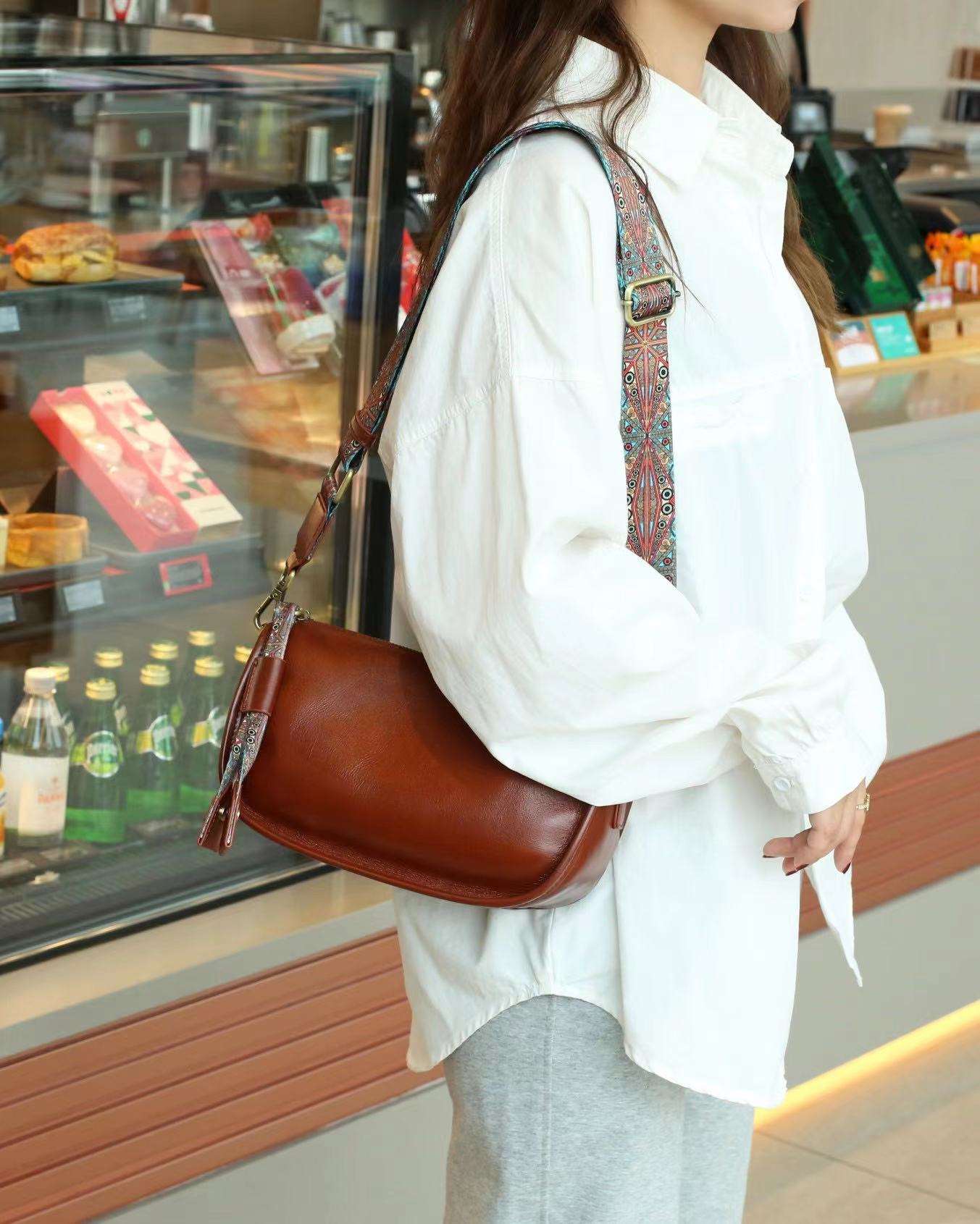 Stylish Small Leather Sling Bag for Women & Men - Crossbody Shoulder Bag with Adjustable Strap - Perfect for Travel, Shopping & Daily Use