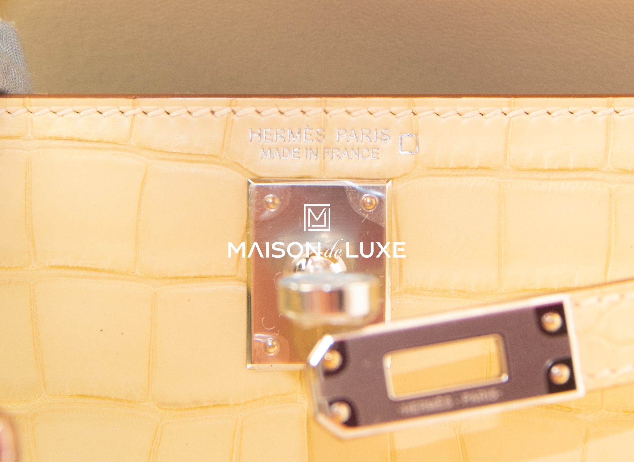 Hermes Mini Kelly II 20 Handbag in Vanille Matte Alligator Leather - Luxury Crossbody Bag for Women, Perfect for Evening Events & Special Occasions