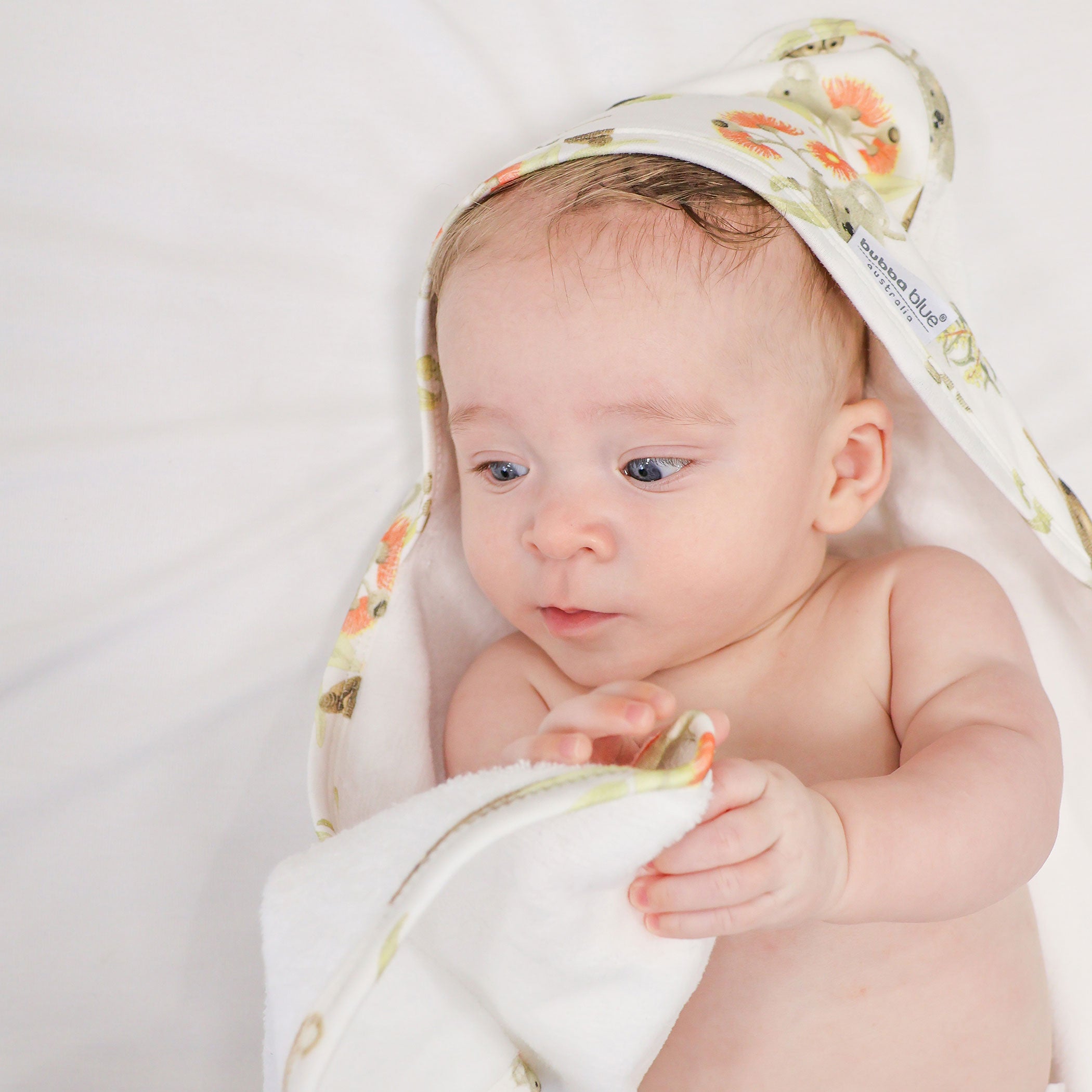 Aussie Animals Hooded Towel for Kids - Soft & Absorbent Baby Bath Towel with Kangaroo & Koala Design - Perfect for Bath Time, Swimming & Beach Outings