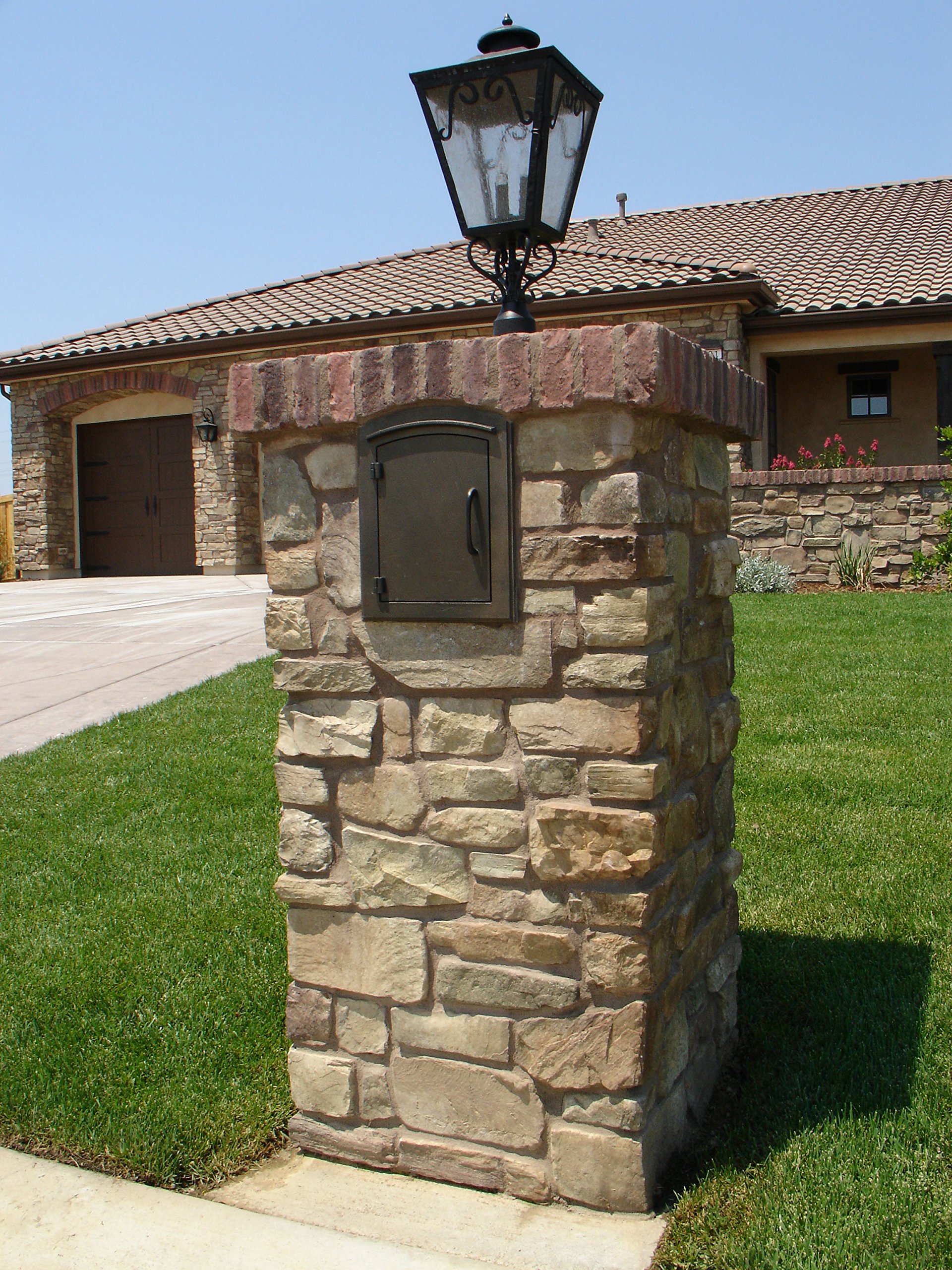 QualArc MAN-S-1400BL Black Manchester Security Mailbox with Chute - Column Mount for Residential & Commercial Use - Durable Plain Door Design for Mail Collection