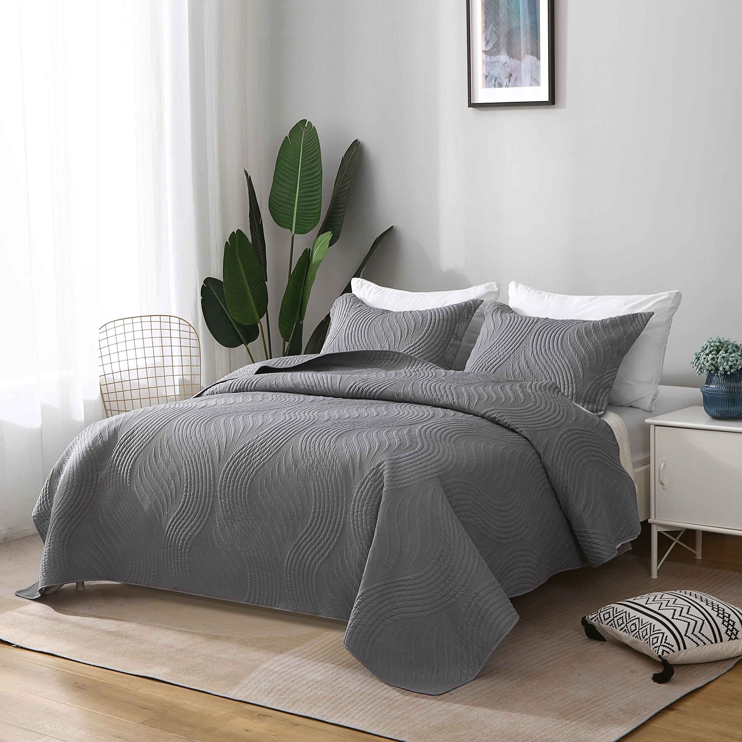 Lightweight Twin Size Gray Bedspread Quilt Set - 2 Piece All Season Bedding (1 Quilt + 1 Pillow Sham) for Cozy Bedroom Decor & Guest Room Essentials
