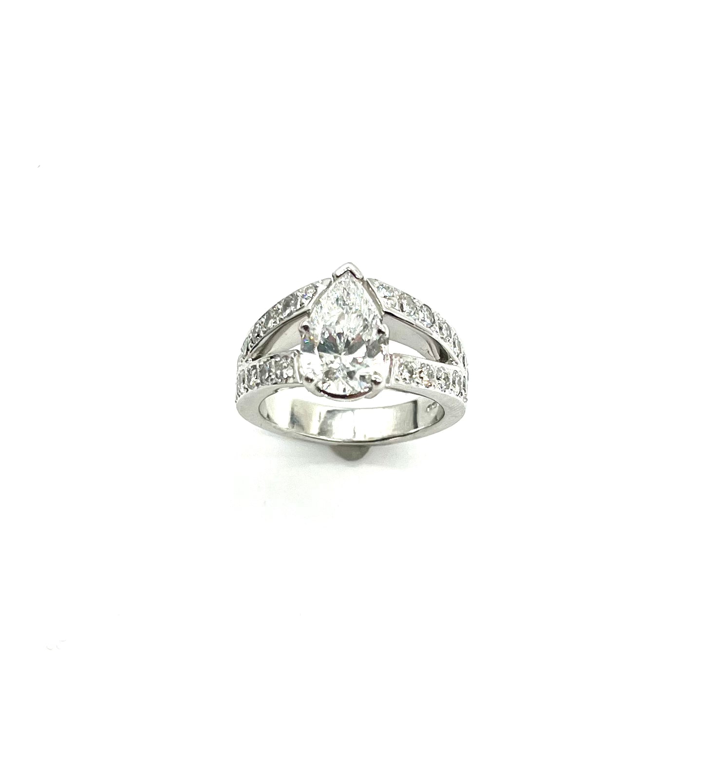 18K White Gold Lab-Grown Pear Shaped Diamond Engagement Ring with Split Shoulder Design - Perfect for Proposals, Anniversaries & Special Occasions