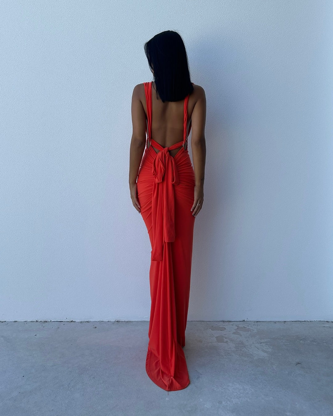 Elegant Backless Red Sheath Evening Gown - Sexy Prom Dress for Women - Perfect for Formal Events, Parties & Special Occasions