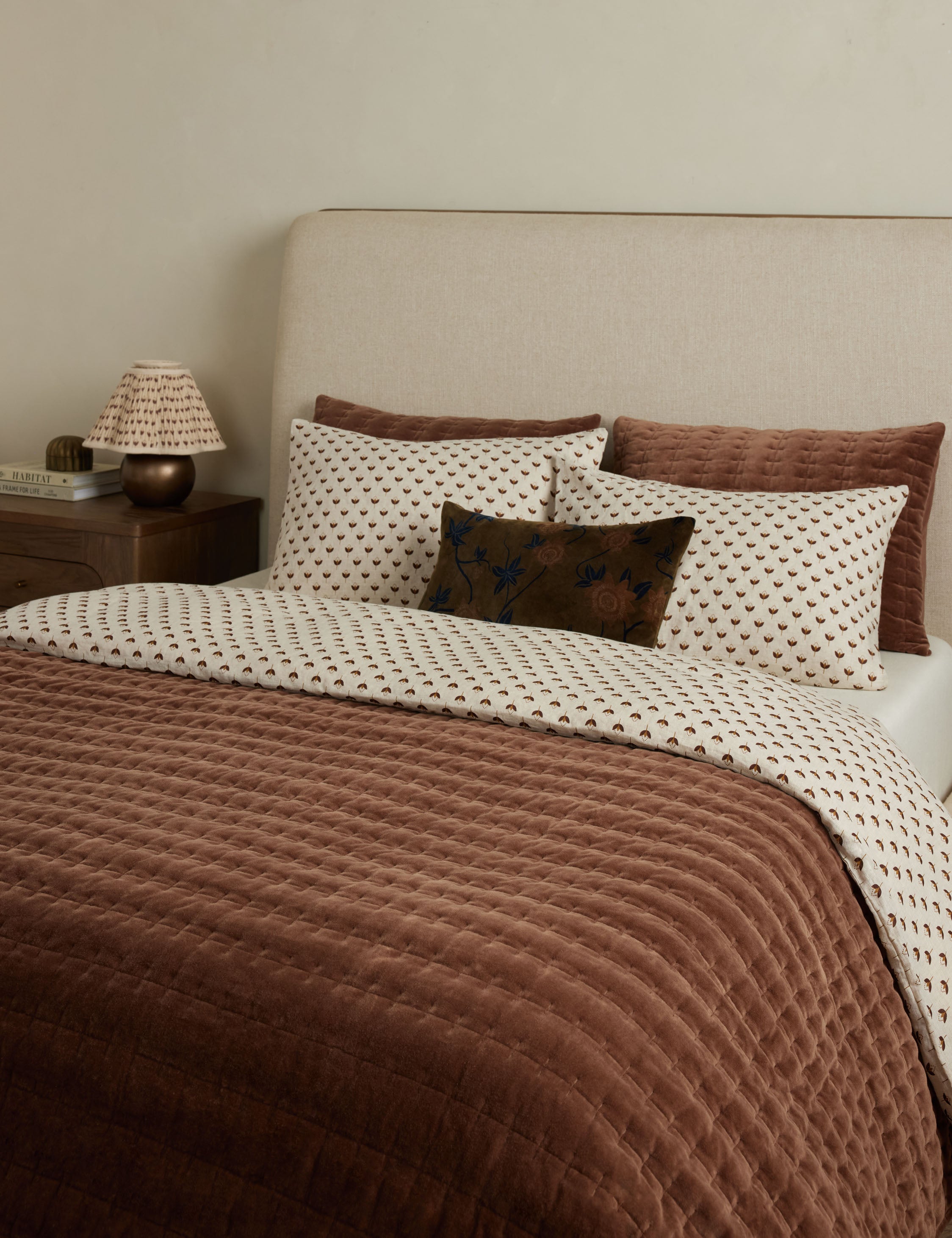Luxury Anderson Velvet Quilt Set - Ultra Soft & Breathable Bedding for All Seasons - Perfect for Master Bedroom, Guest Room, or Cozy Home Decor