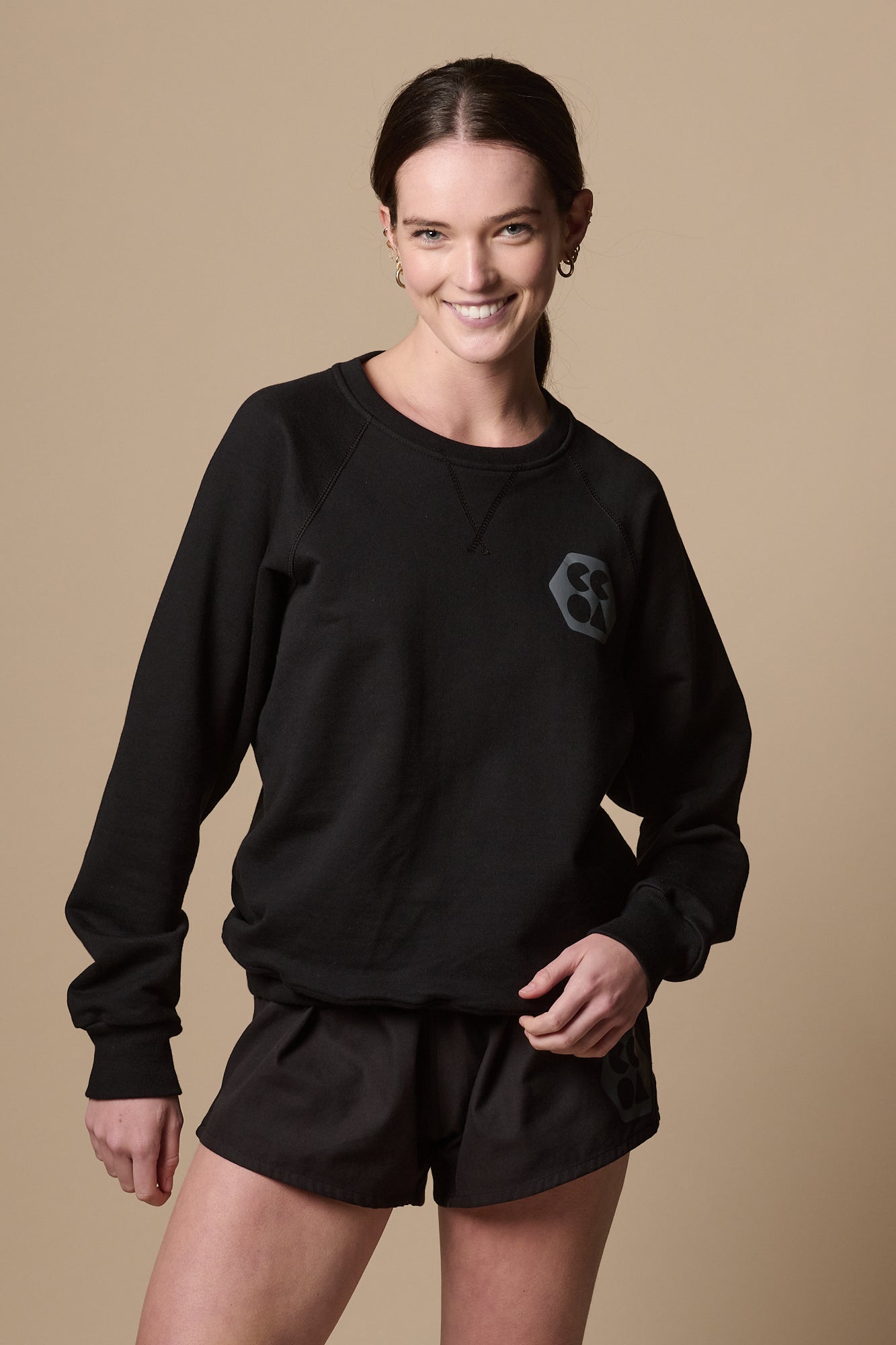 Eco-Friendly Women's Raglan Sweatshirt - Plastic-Free Black Pullover for Casual Wear & Sustainable Fashion