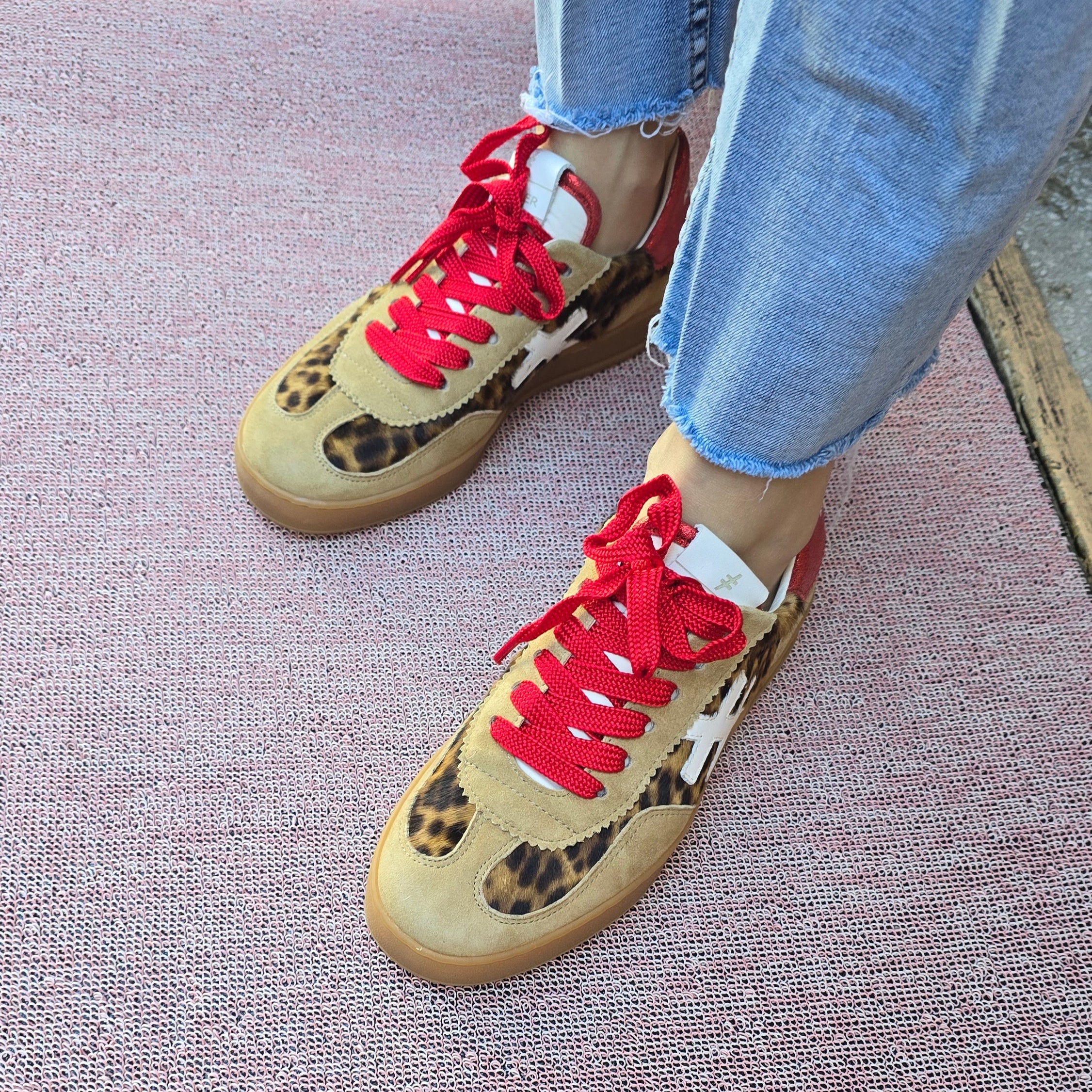 Stylish Leopard Print Fashion Accessories | Trendy Animal Print Scarves, Bags & More for Women | Perfect for Casual Outfits & Party Looks