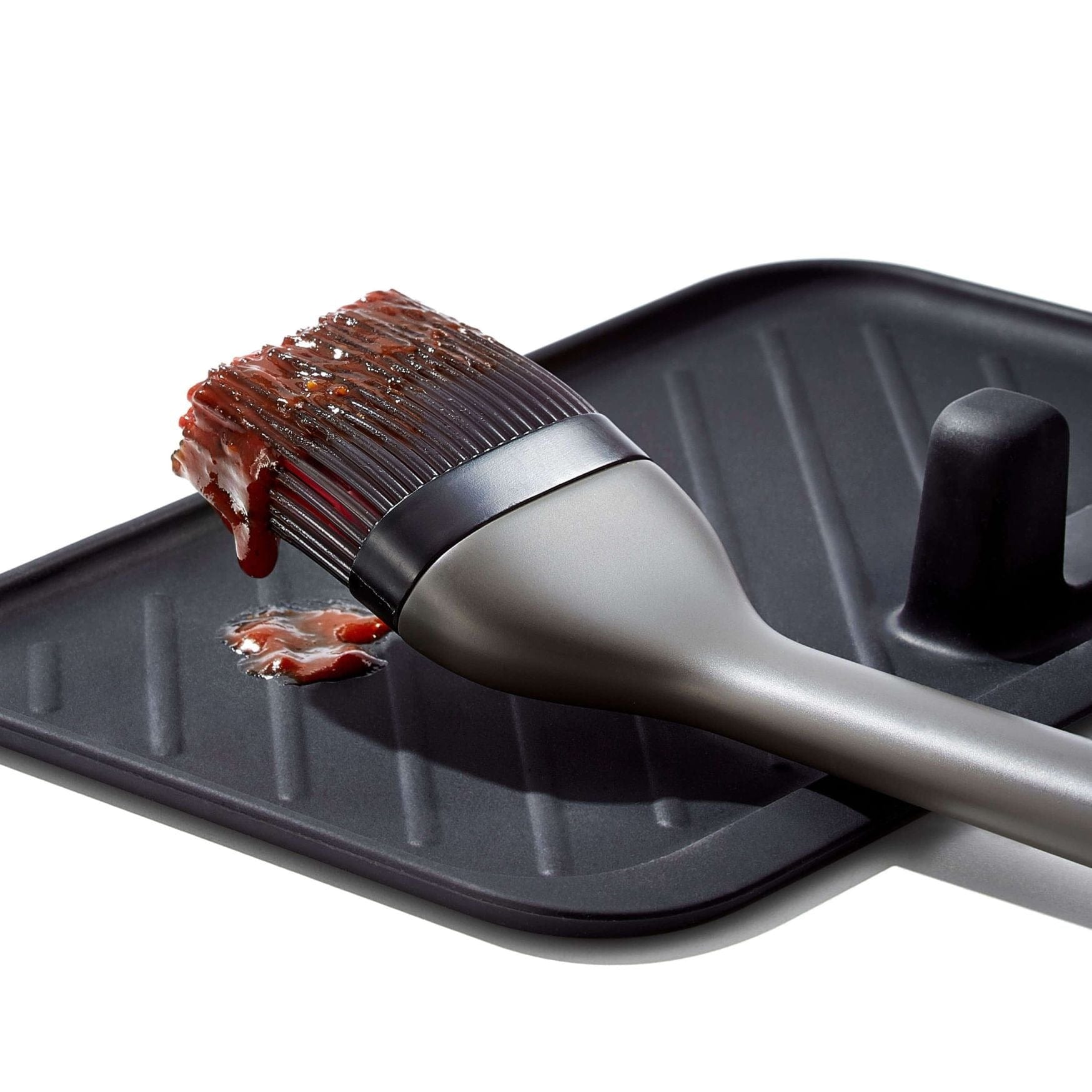 OXO Grilling Basting Brush - Silicone Basting Brush for BBQ, Grilling & Cooking - Heat-Resistant & Dishwasher Safe - Perfect for Basting Meats, Vegetables & Marinades