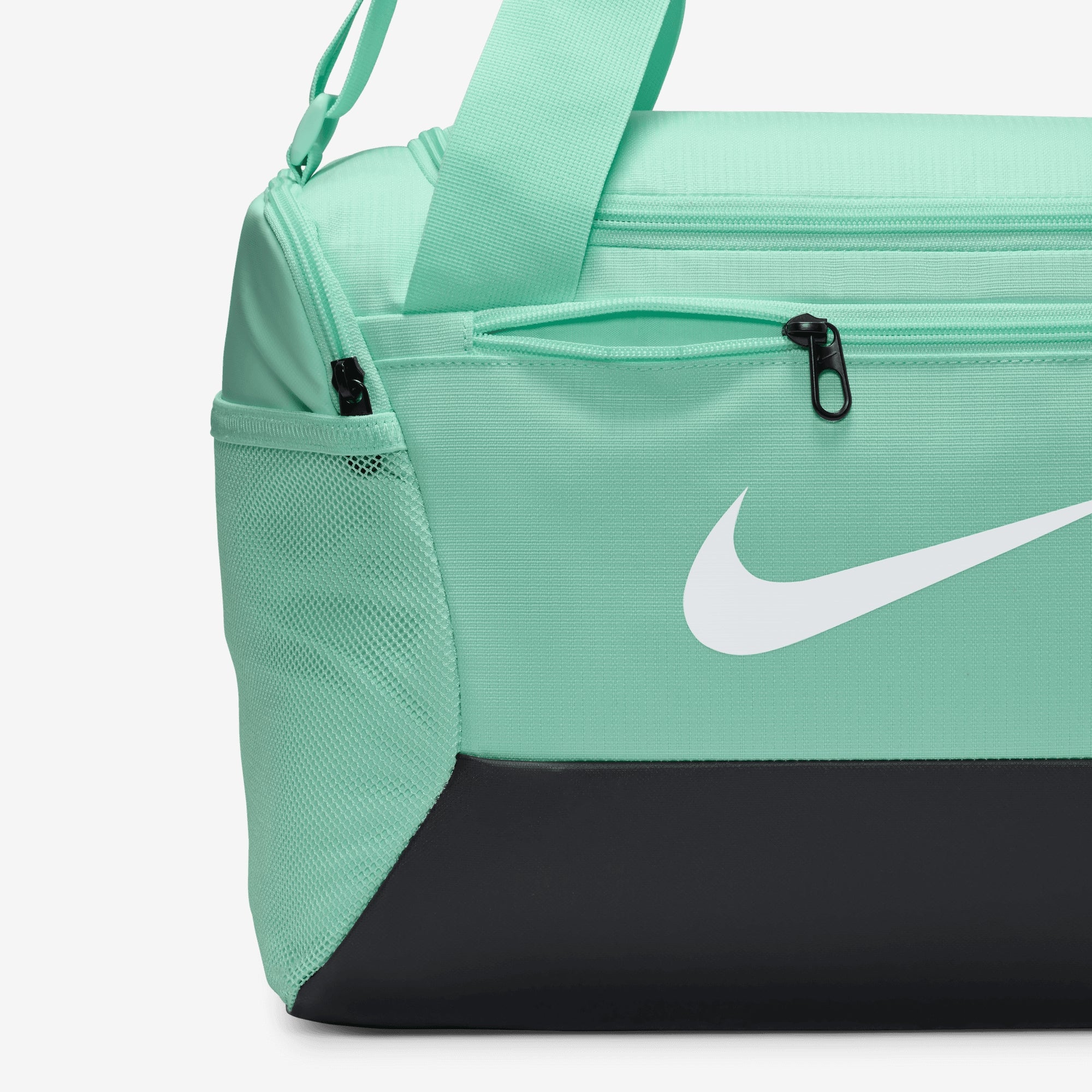 Nike Brasilia 9.5 Training Duffel Bag - Large Gym Bag for Men & Women, Water-Resistant Sports Equipment Bag for Travel, Workout, Fitness, Sports Gear Storage