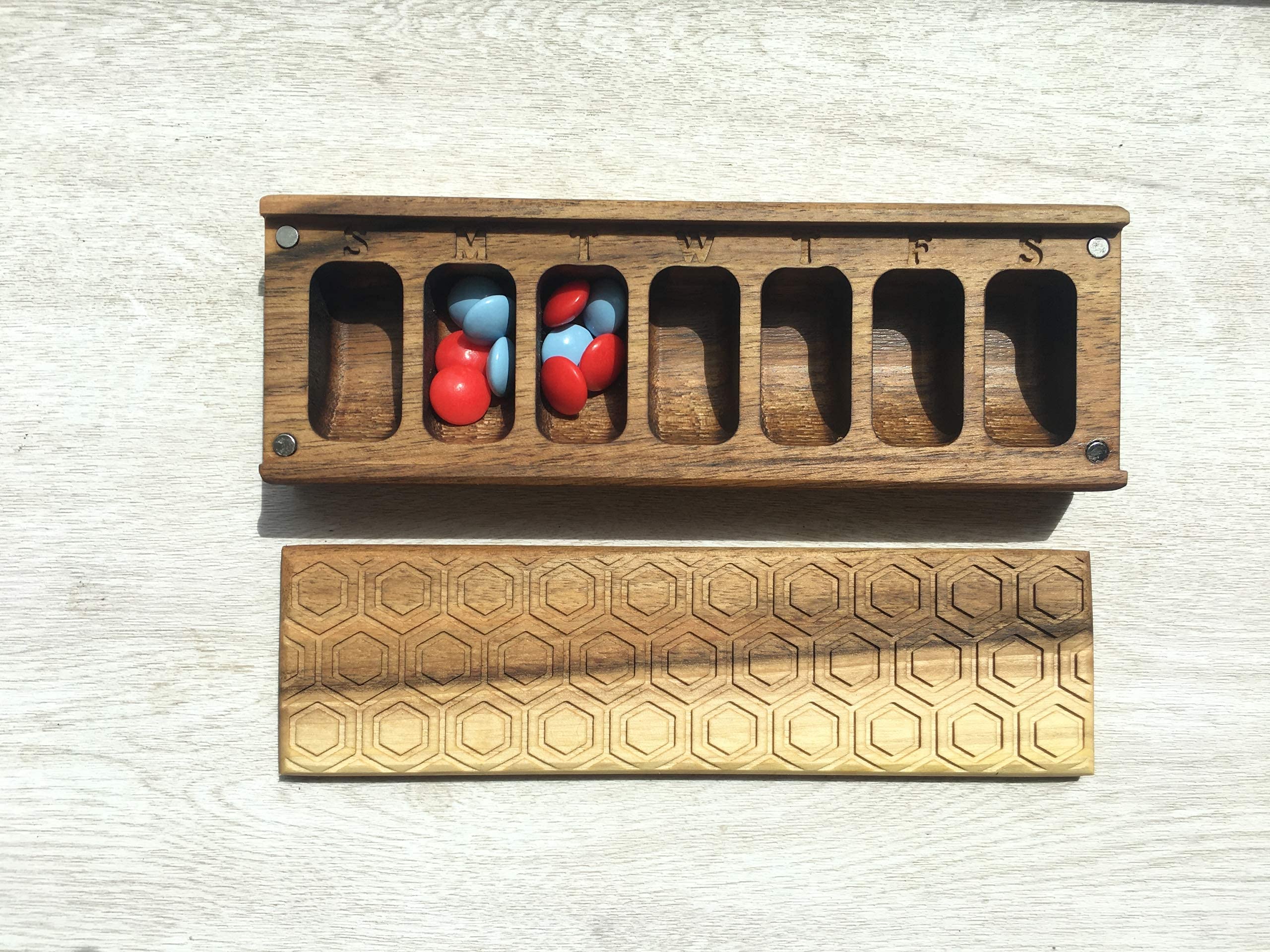 7-Day Wooden Pill Organizer Box - Decorative Travel Pill Case with Honeycomb Design, Nature-Inspired Ornament for Daily Medication Storage | Perfect for Home, Office & Travel Use