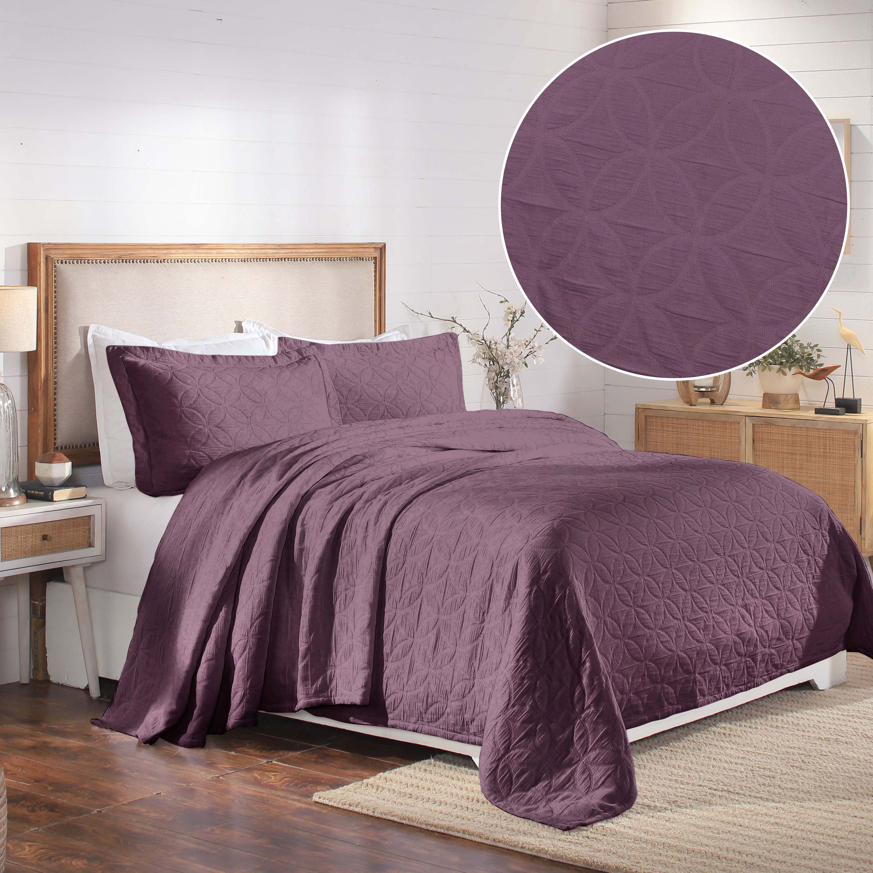 Serenity Cotton Matelasse Celtic Circle Airy Bedspread Set - Queen Size Lightweight Quilted Coverlet with All-Over Embroidery for Bedroom Decor, Guest Room & Cozy Home Styling
