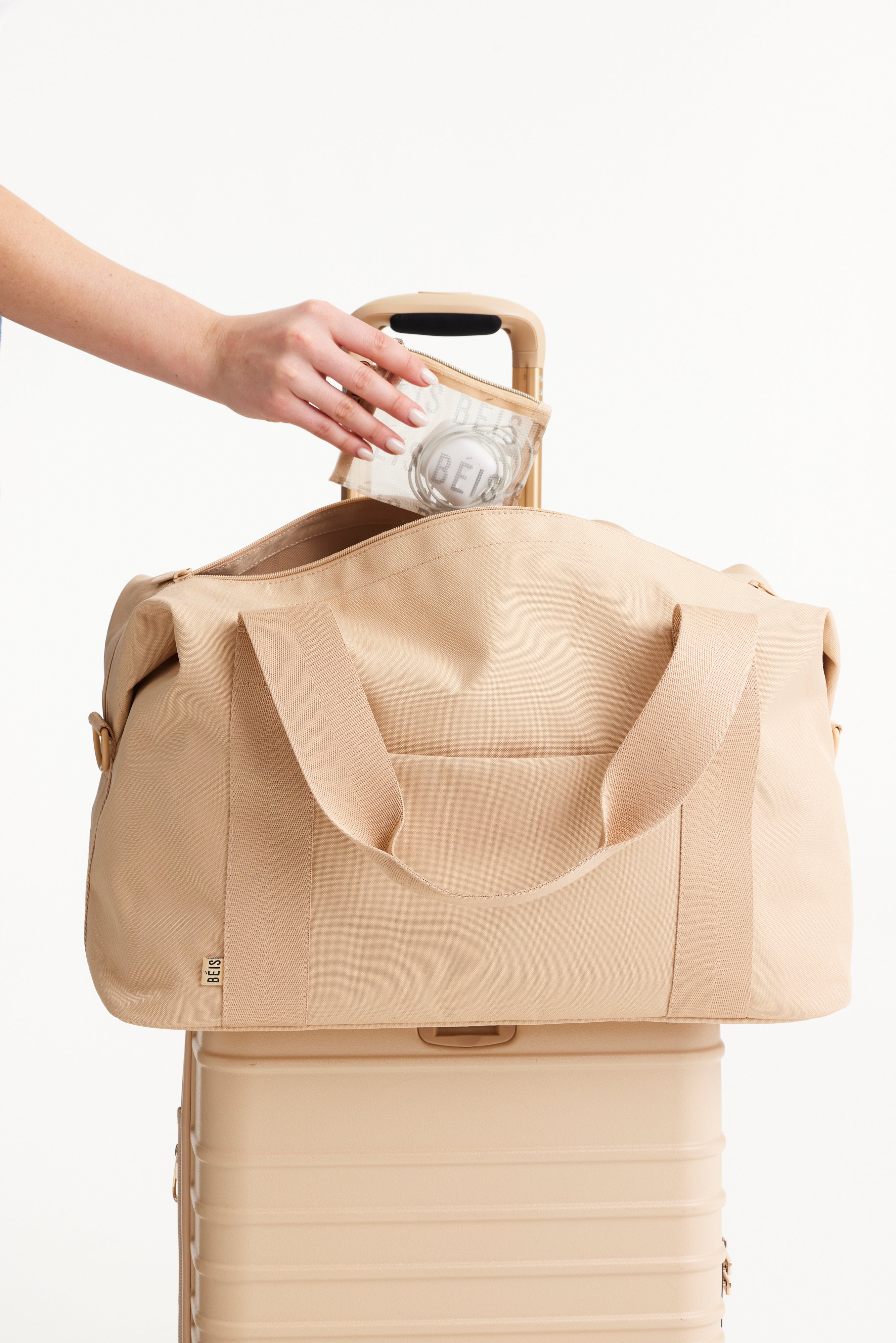 The BÉISics Duffle Bag in Beige - Stylish & Spacious Travel Duffel for Weekend Getaways, Gym, and Carry-On Essentials