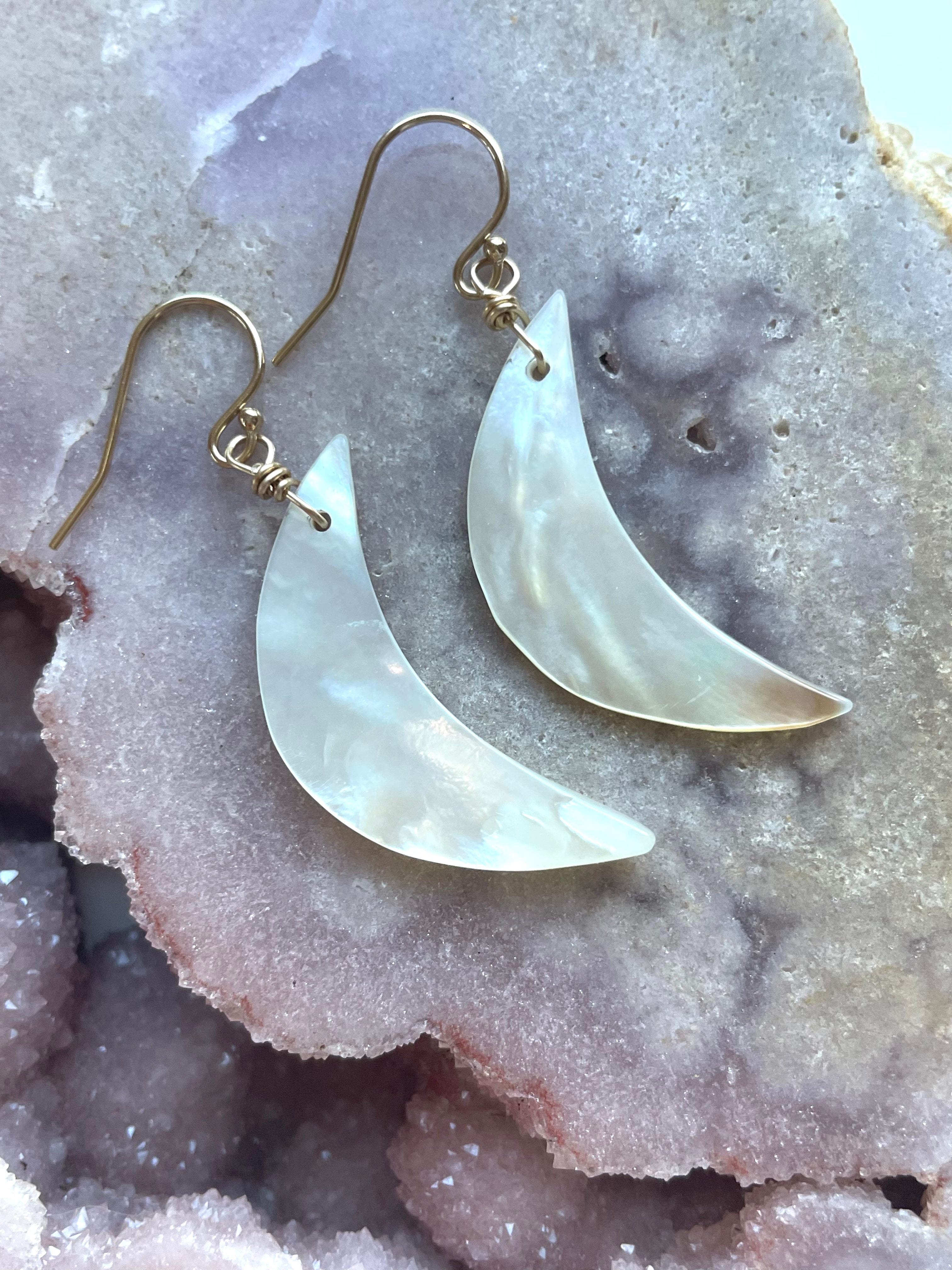 Crescent Moon Shell Earrings for Women - Boho Beach Jewelry, Dainty Seashell Studs for Summer Vacation & Beach Wedding Accessories