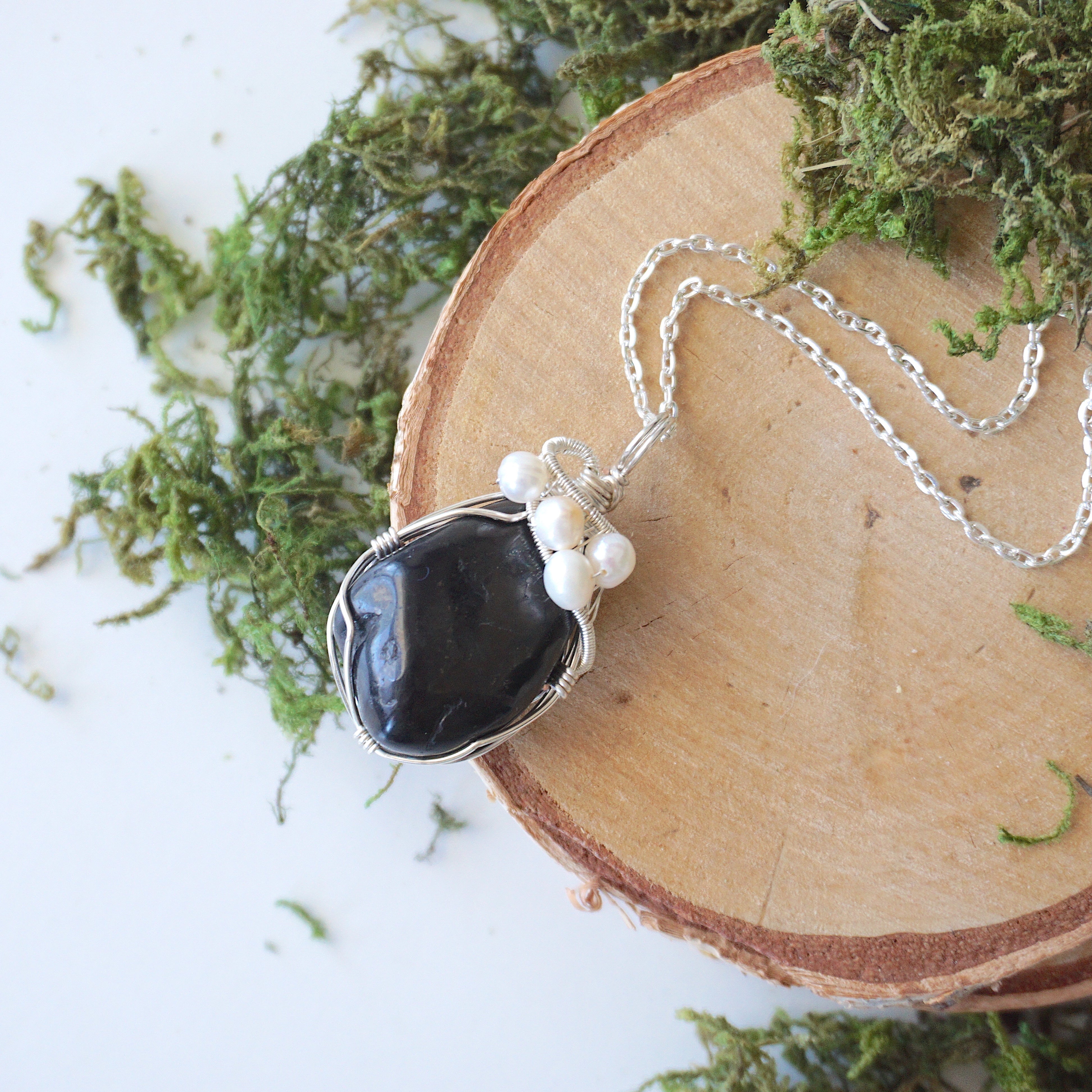 Shungite and Pearl Necklace for Women - Silver Plated Healing Crystal Jewelry for Protection, Stress Relief & Positive Energy - Perfect for Meditation, Yoga & Everyday Wear
