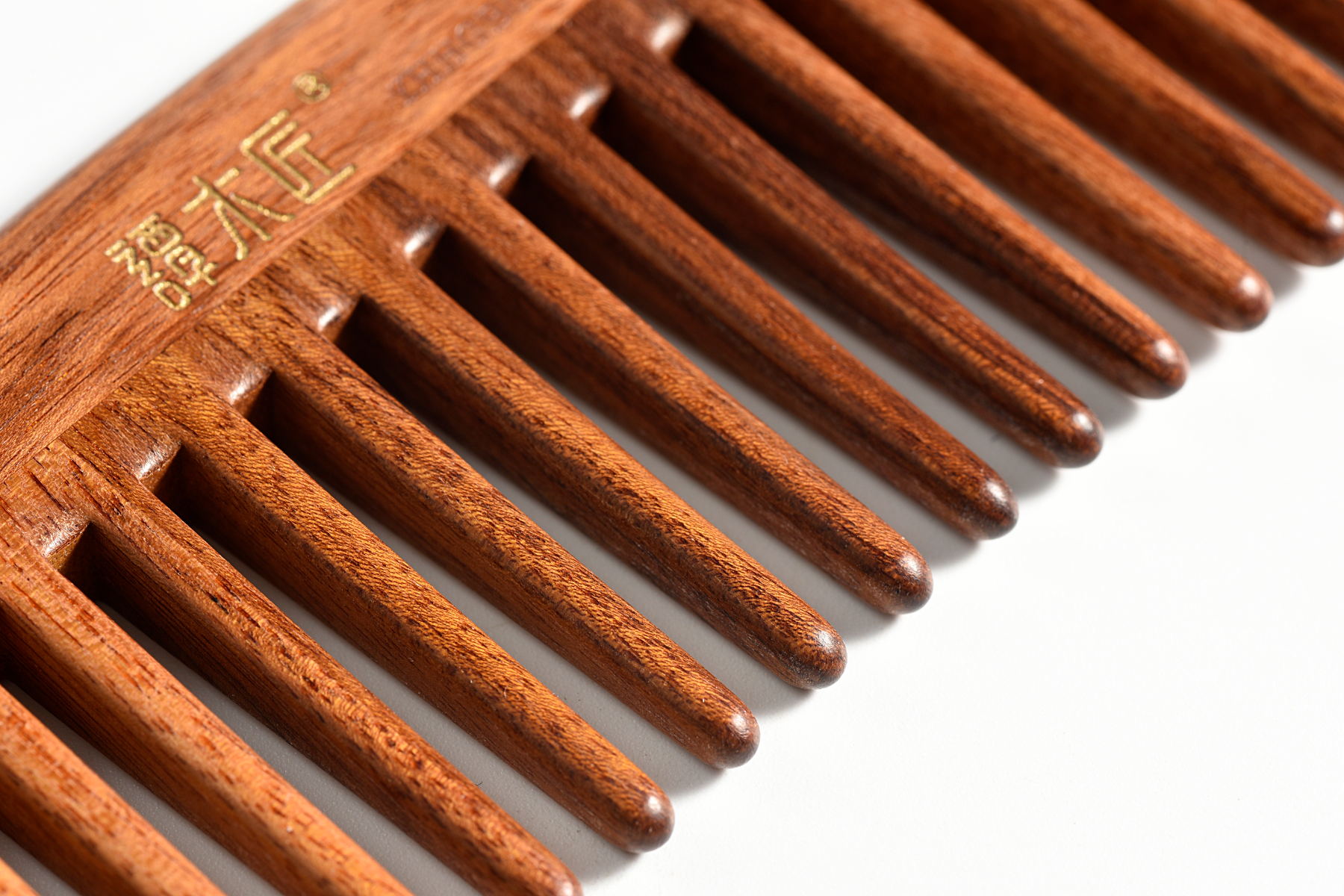 Wide Tooth Comb for Detangling & Styling - YHHGB0601 - Perfect for Wet Hair, Curly Hair & Natural Hair Care - Salon Quality Hair Brush for Gentle Detangling & Styling at Home